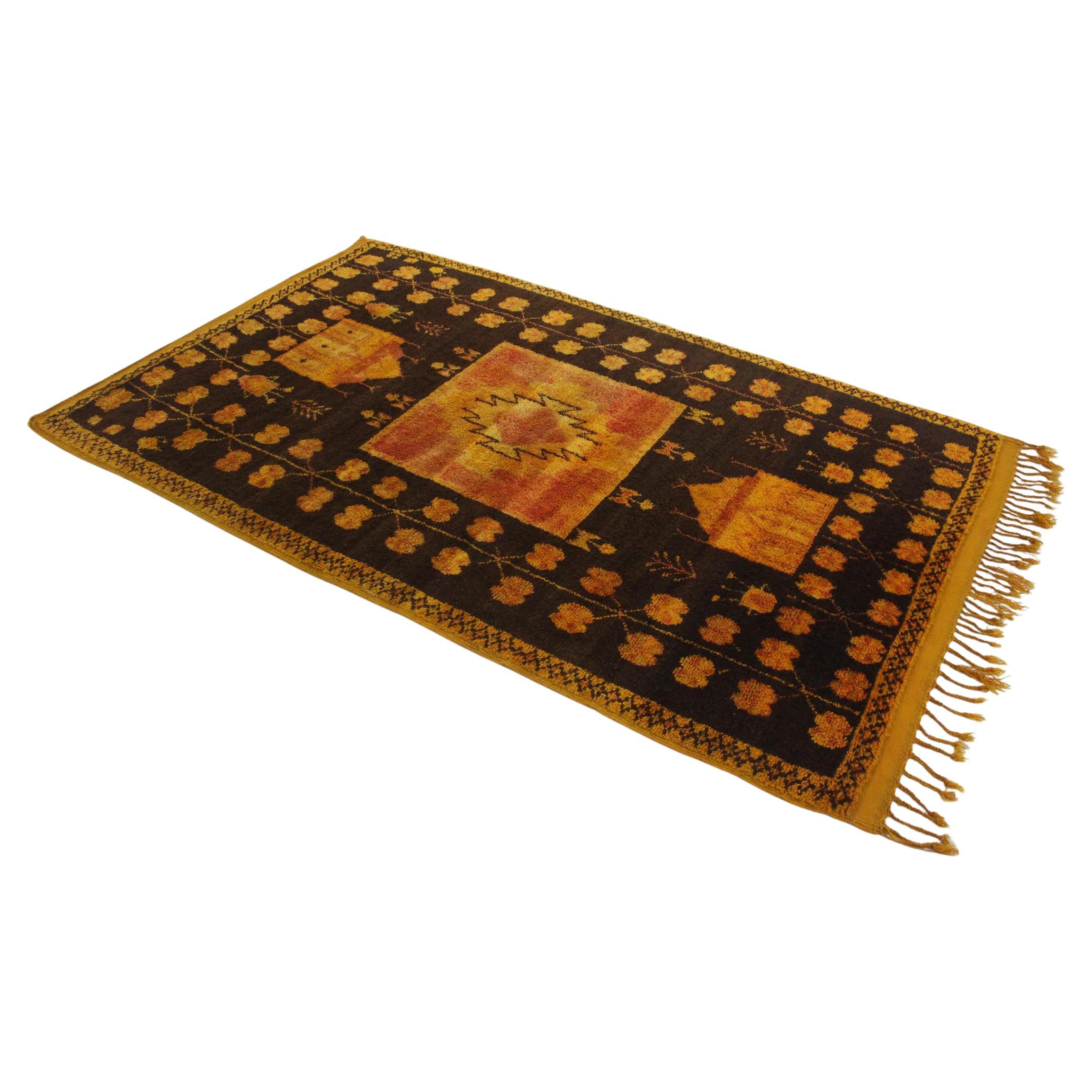 Vintage Moroccan Taznakht rug - Black/orange/yellow - 4.5x7.2feet / 137x220cm For Sale
