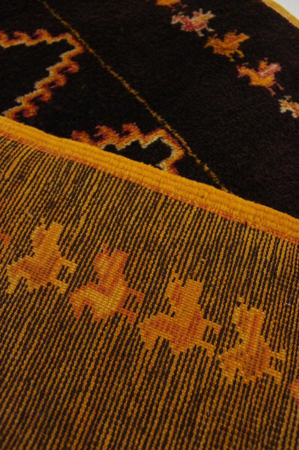 Vintage Moroccan Taznakht rug - Black/yellow - 3.3x6.4feet / 100x195cm For Sale 5