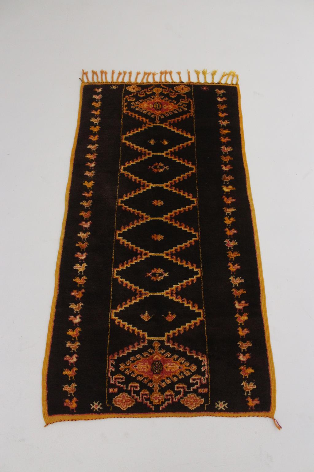 I sourced this rug in the city of Taznakht, southern part of Morocco, where these typical rugs are handmade by berber women. I have always loved a good, unique, vintage, oriental inspired Taznakht rug with a mix of black and bright, saffron color!