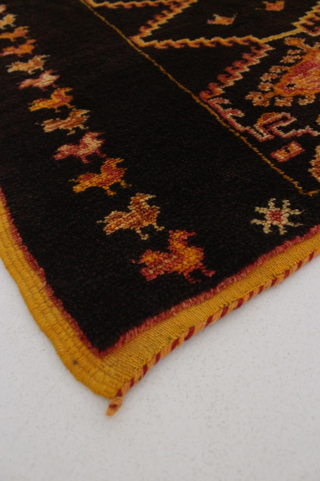 Hand-Woven Vintage Moroccan Taznakht rug - Black/yellow - 3.3x6.4feet / 100x195cm For Sale