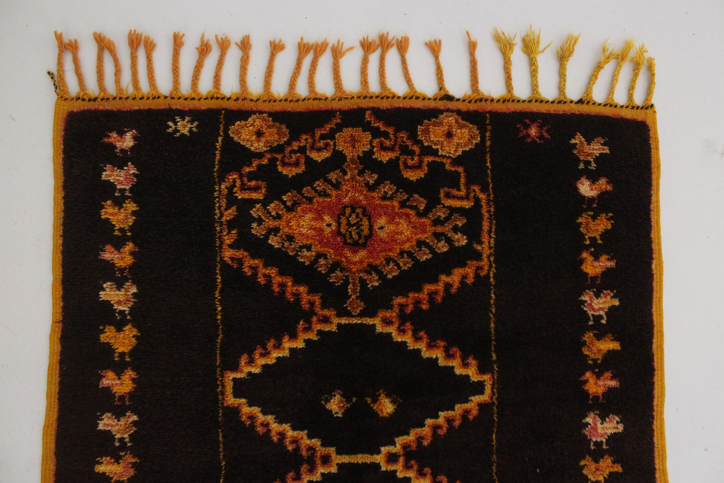 Vintage Moroccan Taznakht rug - Black/yellow - 3.3x6.4feet / 100x195cm For Sale 1