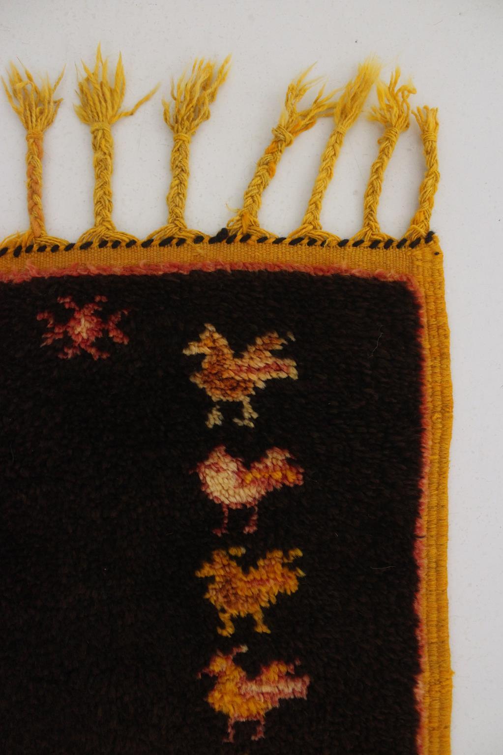 Vintage Moroccan Taznakht rug - Black/yellow - 3.3x6.4feet / 100x195cm For Sale 2