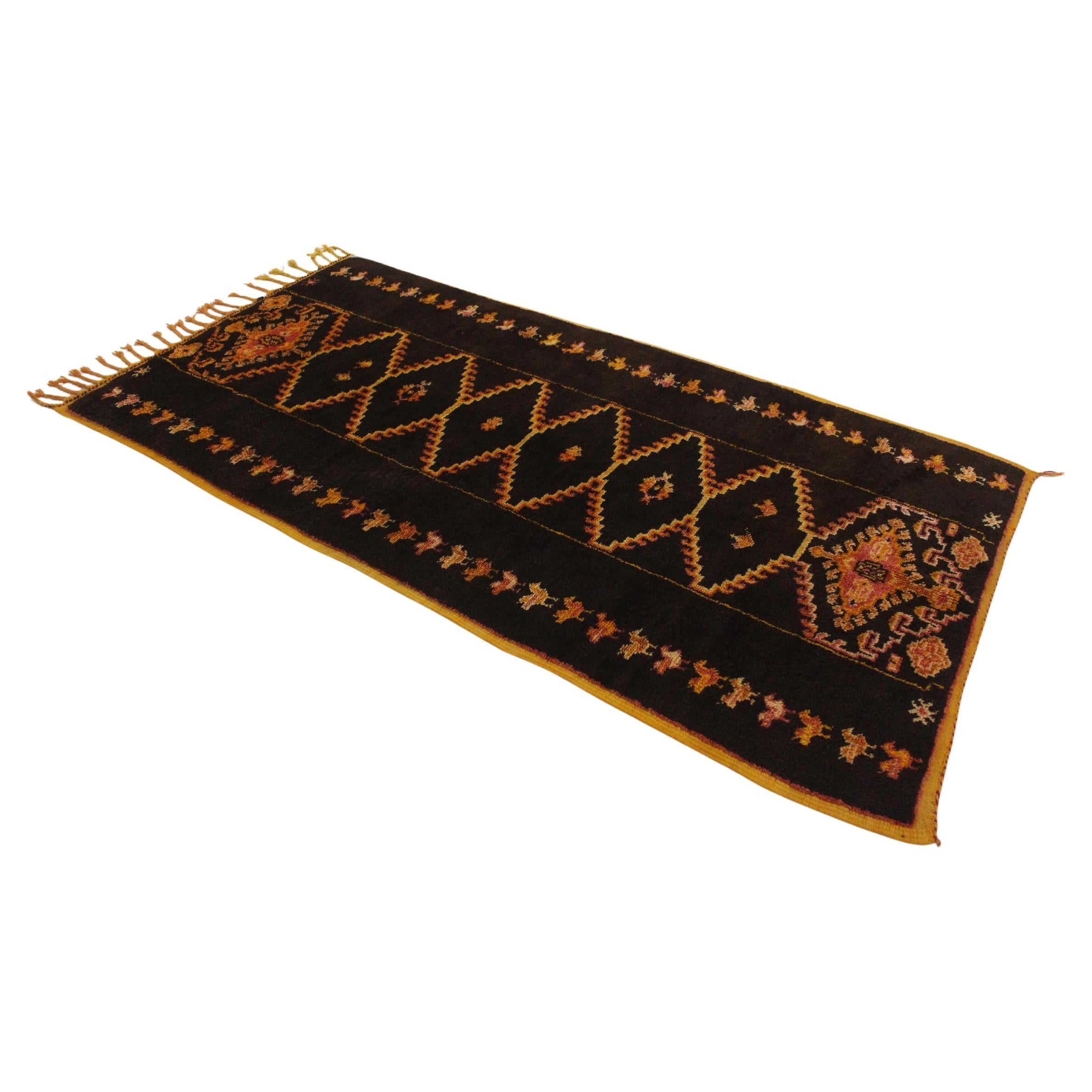 Vintage Moroccan Taznakht rug - Black/yellow - 3.3x6.4feet / 100x195cm For Sale