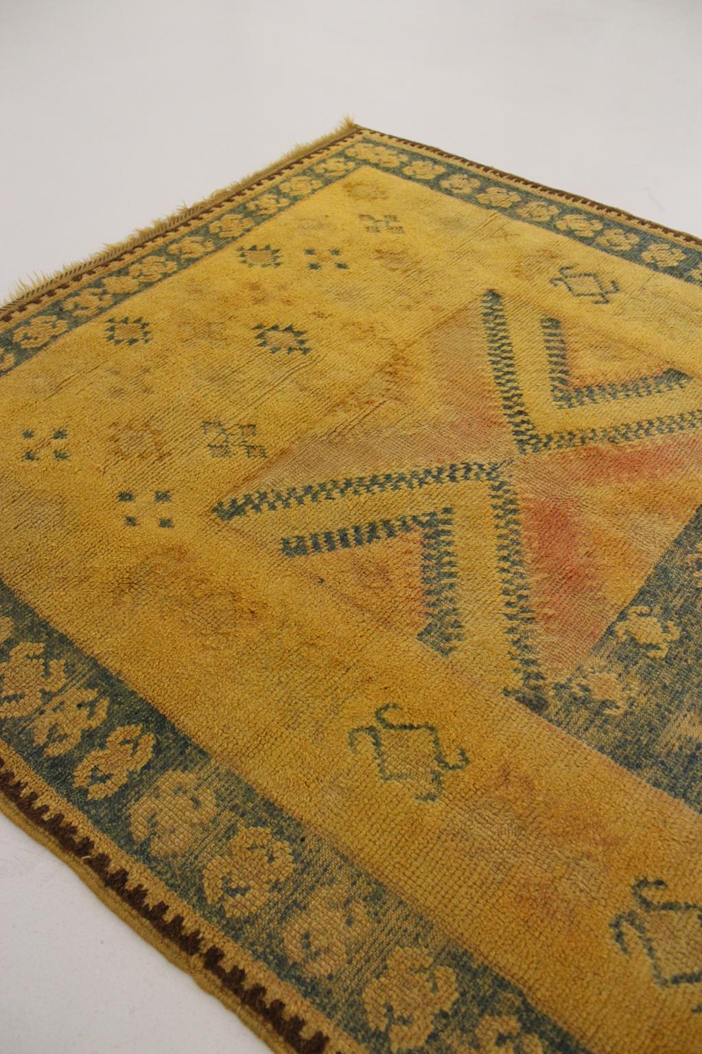 Vintage Moroccan Taznakht rug - Yellow/blue - 4.3x7.6feet / 134x234cm For Sale 7