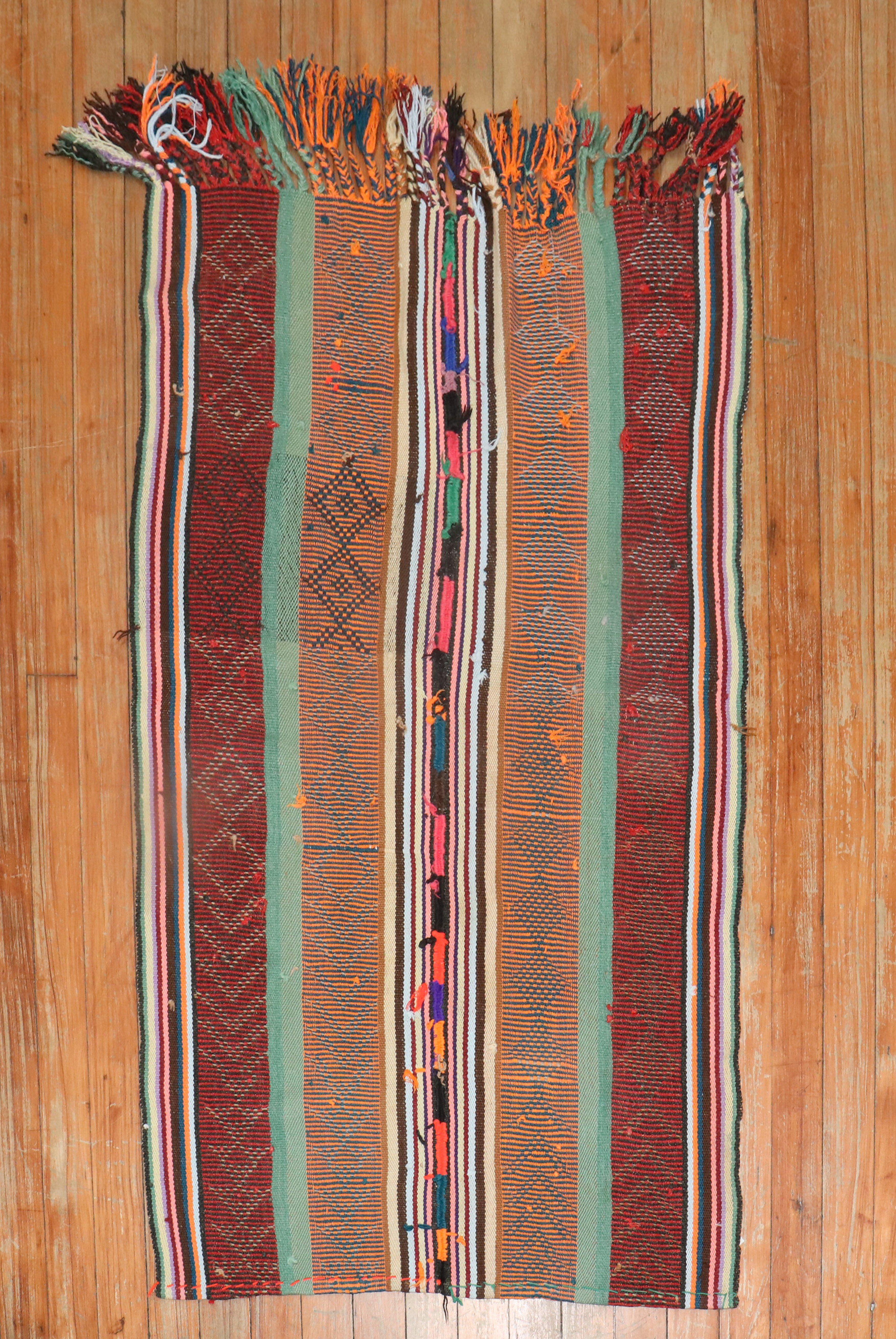 Vintage Moroccan textile from the middle of the 20th century

Measures: 2'2'' x 3'9''.