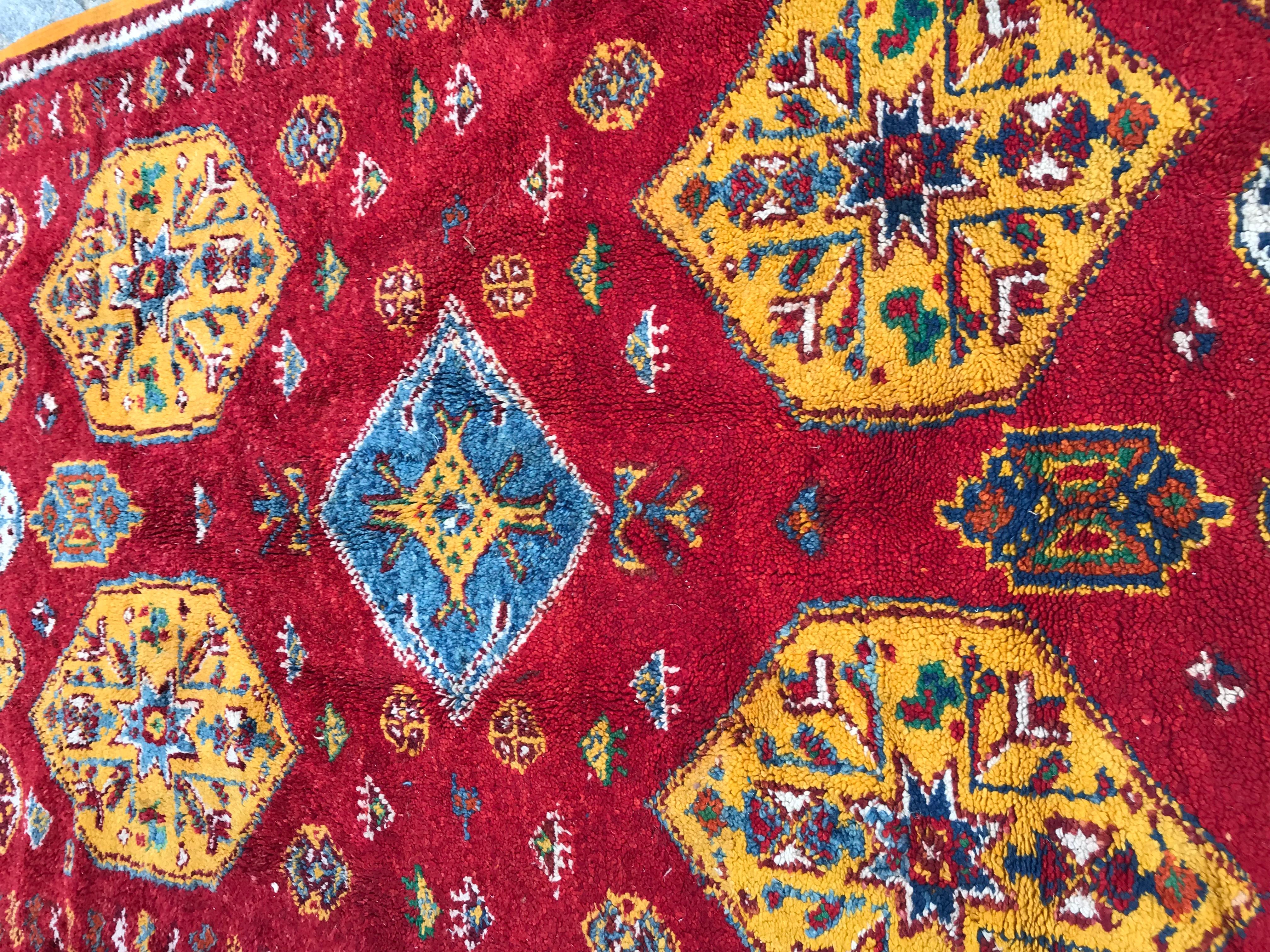 Very beautiful Moroccan rug with nice tribal patterns and colors mid-20th century, entirely hand knotted with wool velvet on wool foundation. Good conditions.

 ✨✨✨
