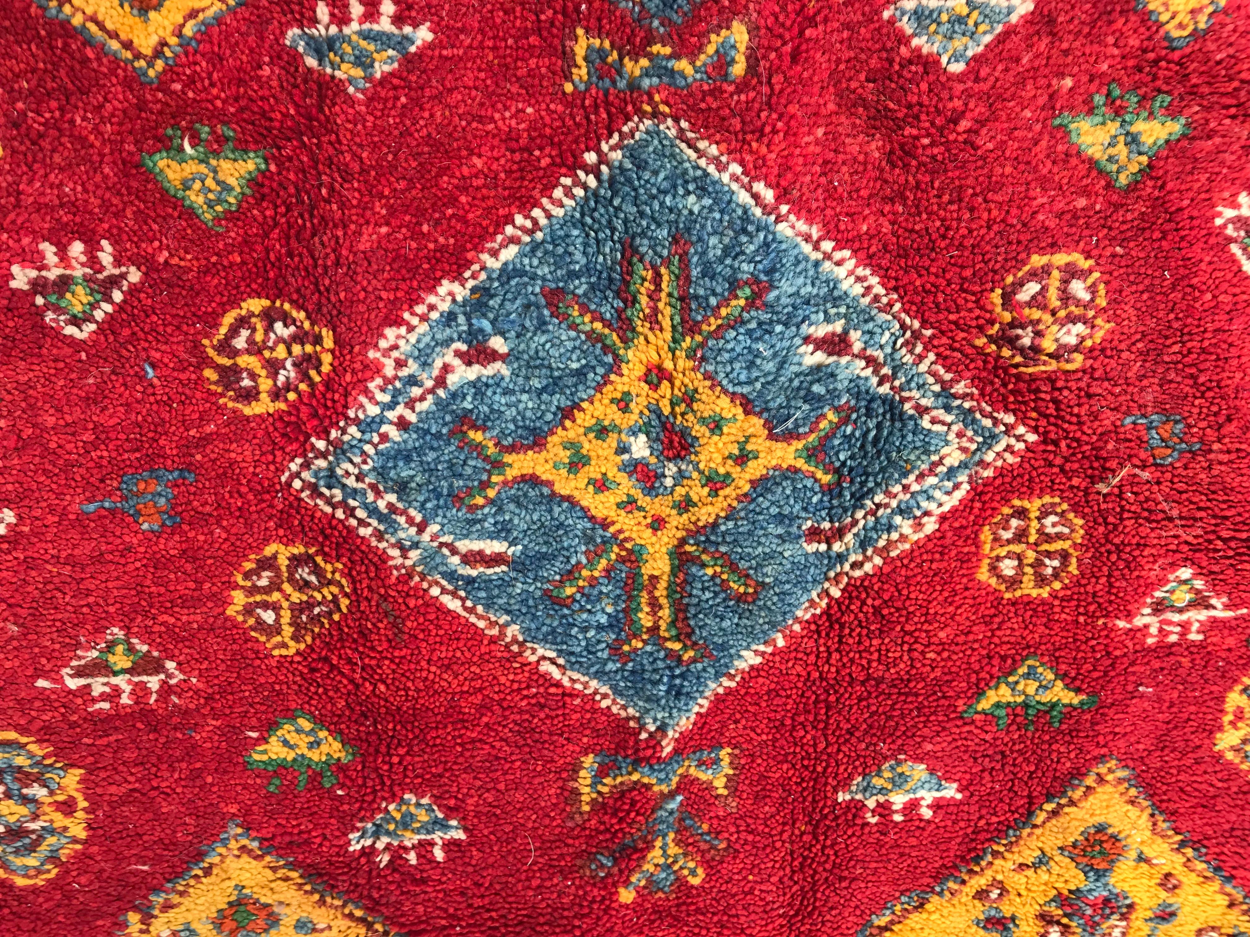 Bobyrug’s Vintage Moroccan Tribal Berbere Rug In Good Condition For Sale In Saint Ouen, FR