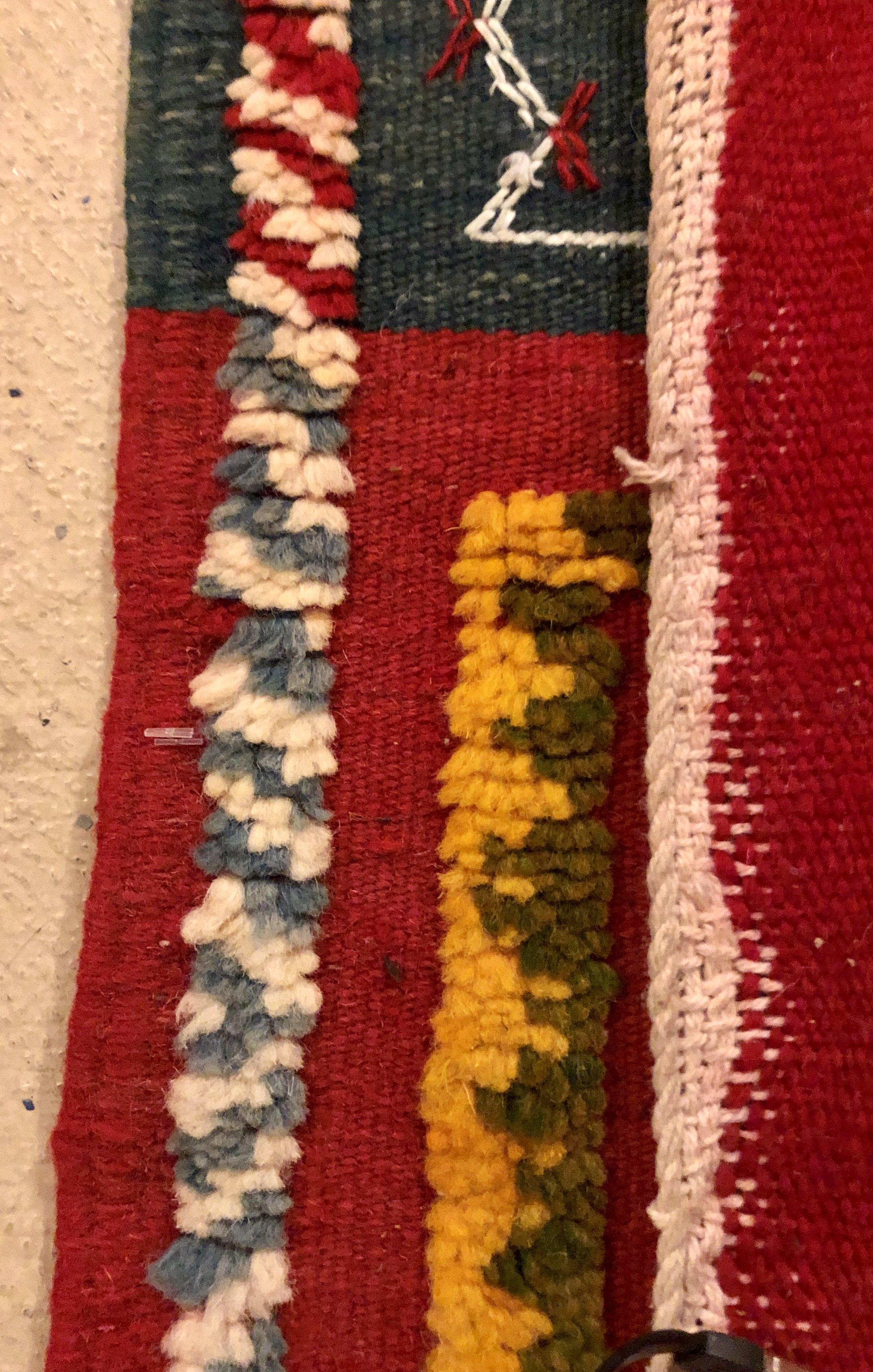 Marokkanischer handgefertigter blauer und roter Vintage-Teppich oder Teppich aus Wolle, Stammeskunst im Angebot 1