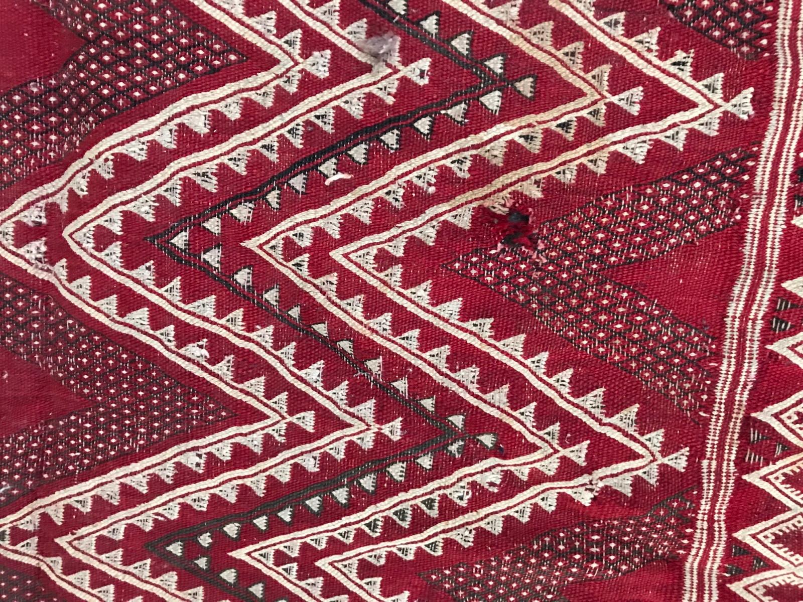 20ième siècle Tapis Kilim tribal marocain vintage en vente