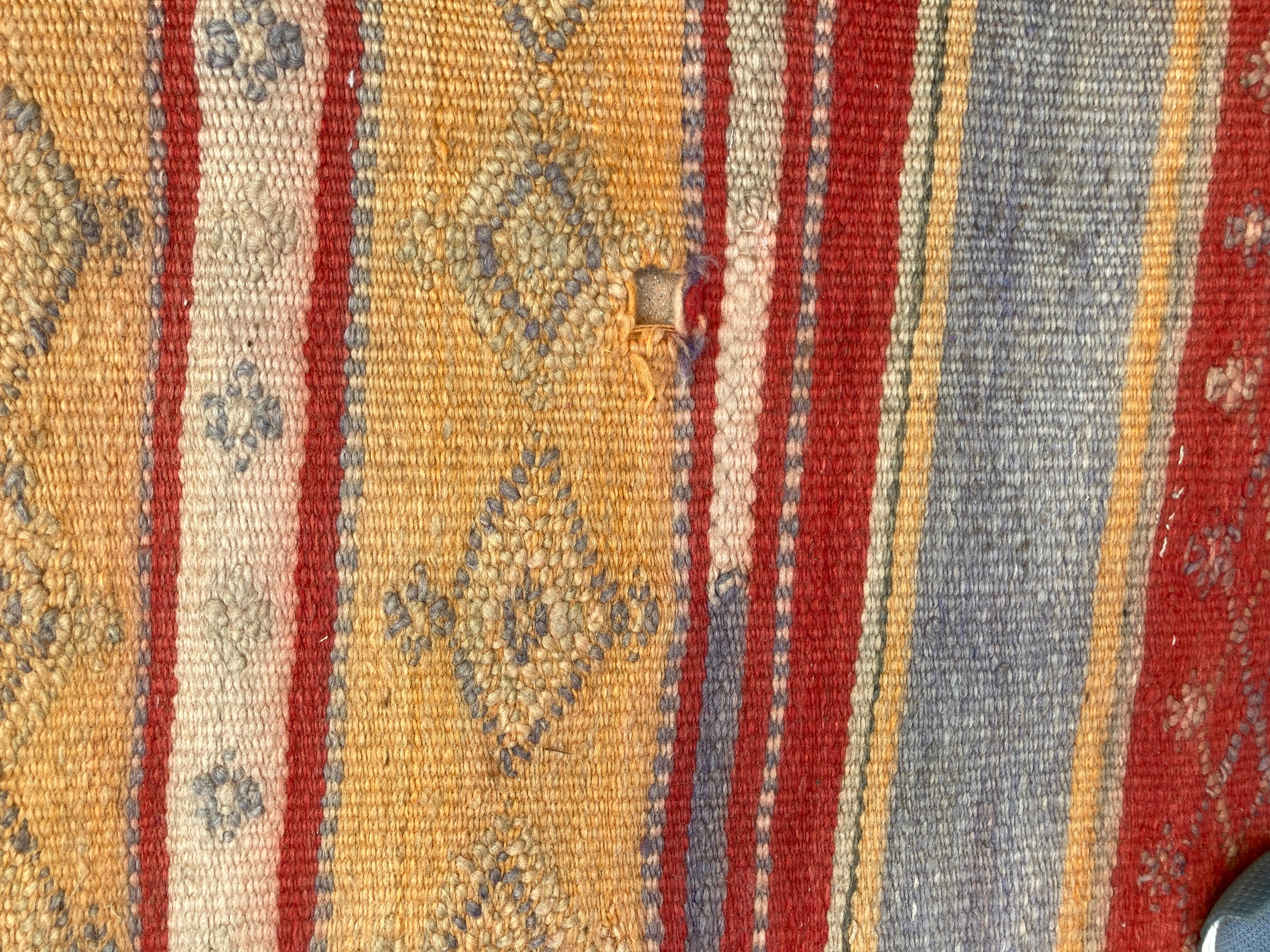 1960s Moroccan Rug Ethnic Flat Hand-woven Kilim  For Sale 6