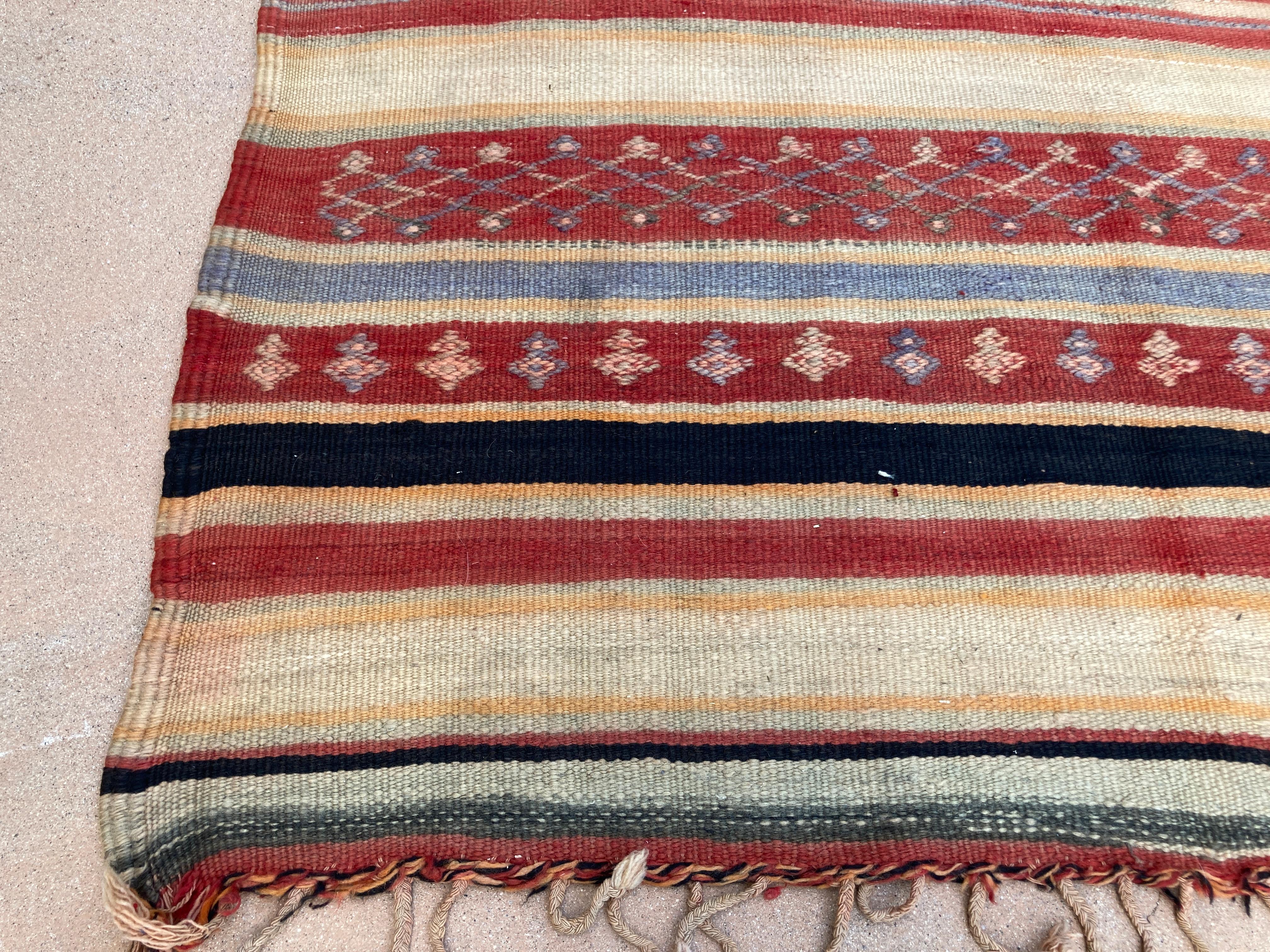 1960s Moroccan Rug Ethnic Flat Hand-woven Kilim  For Sale 8