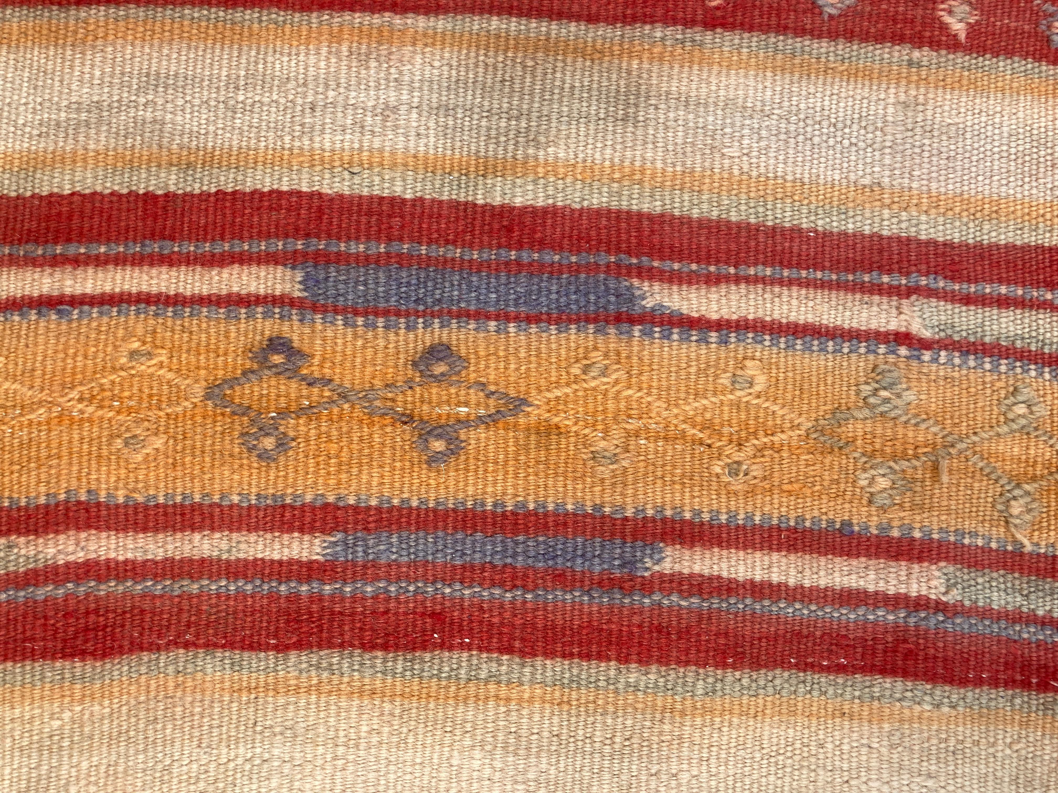 1960s Moroccan Rug Ethnic Flat Hand-woven Kilim  For Sale 10