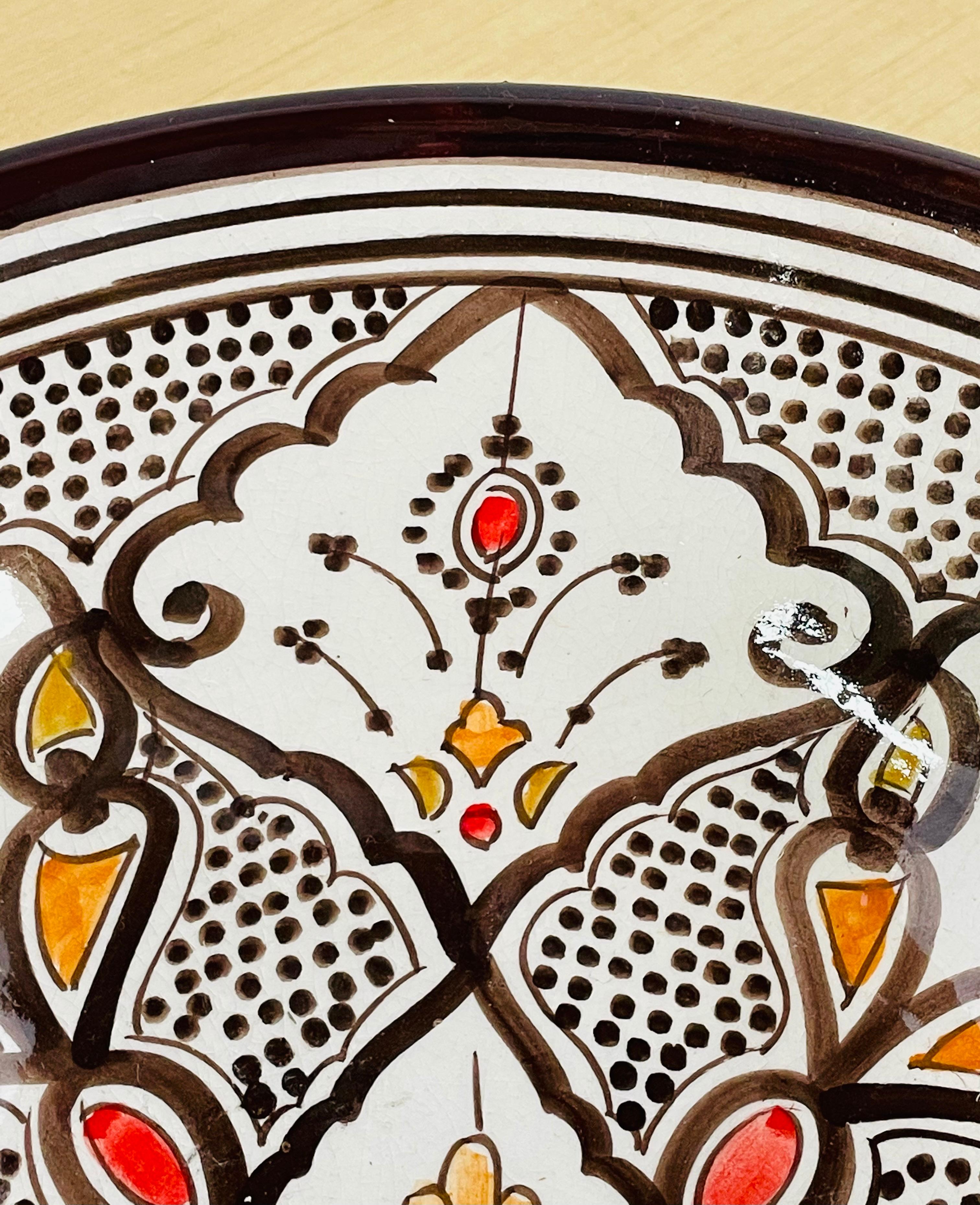 Grands bols vintage en poterie tribale marocaine peints à la main, lot de 2 en vente 3