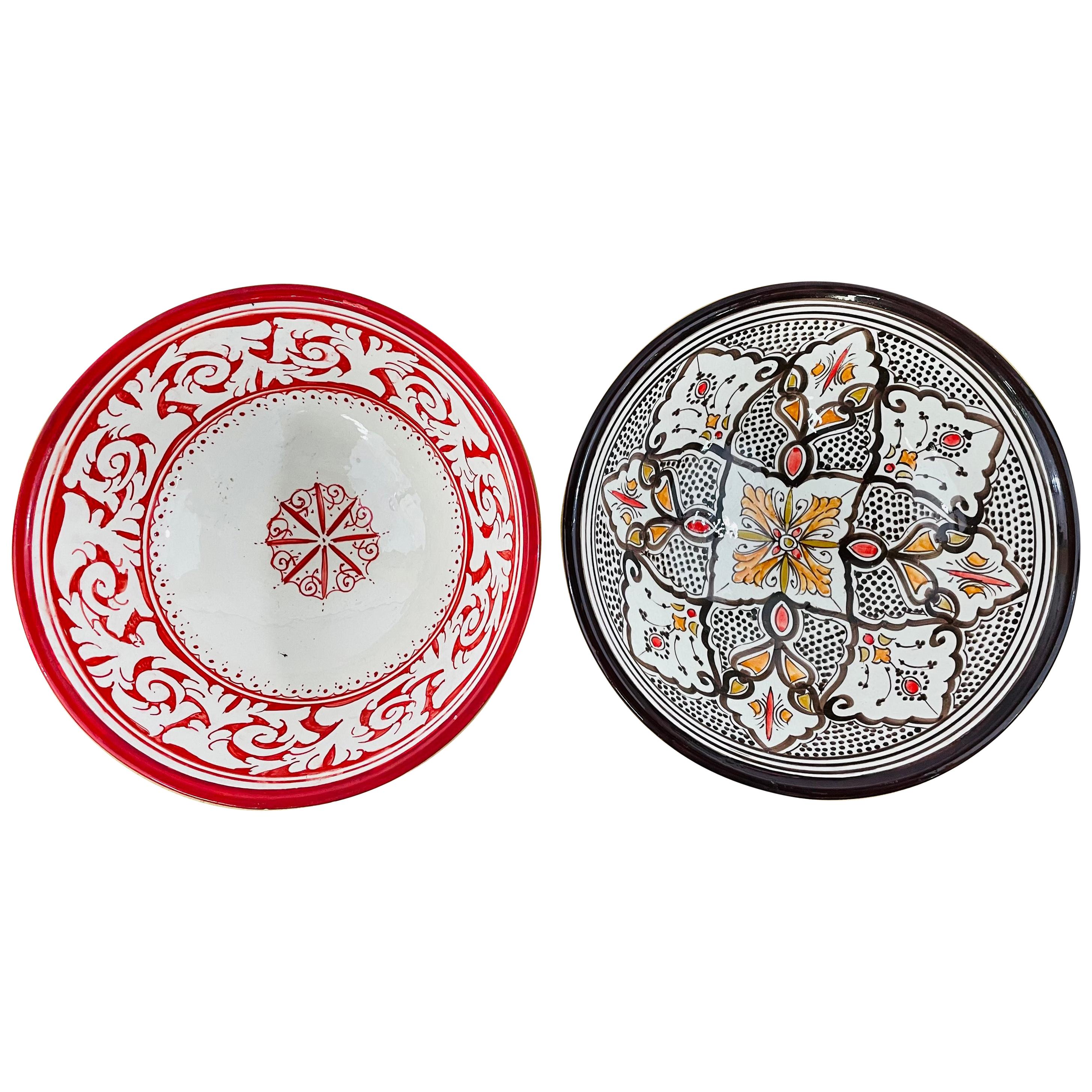 Grands bols vintage en poterie tribale marocaine peints à la main, lot de 2 en vente