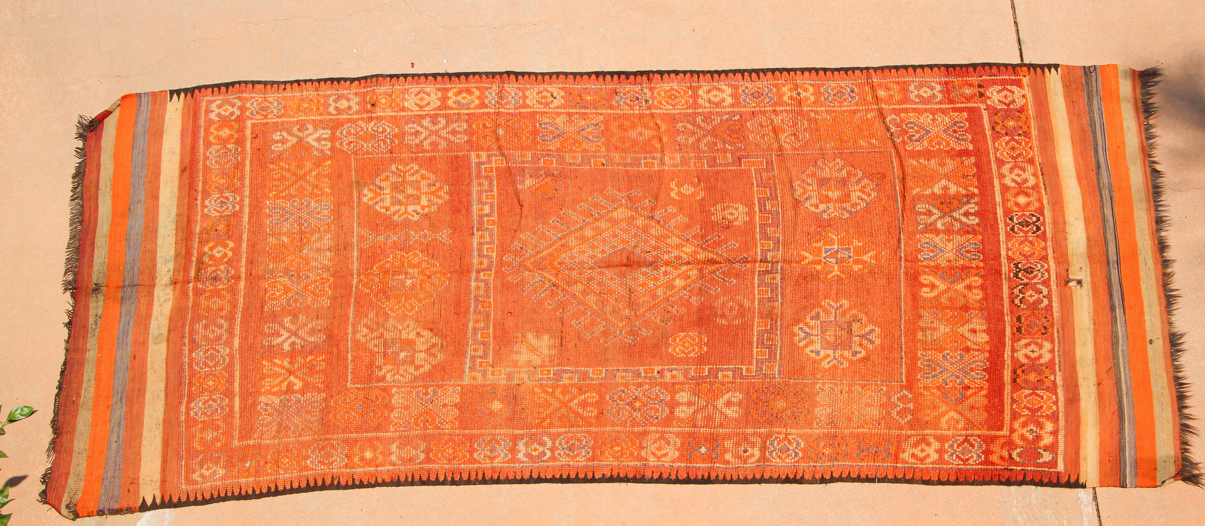 Tapis berbère marocain vintage en vente 12