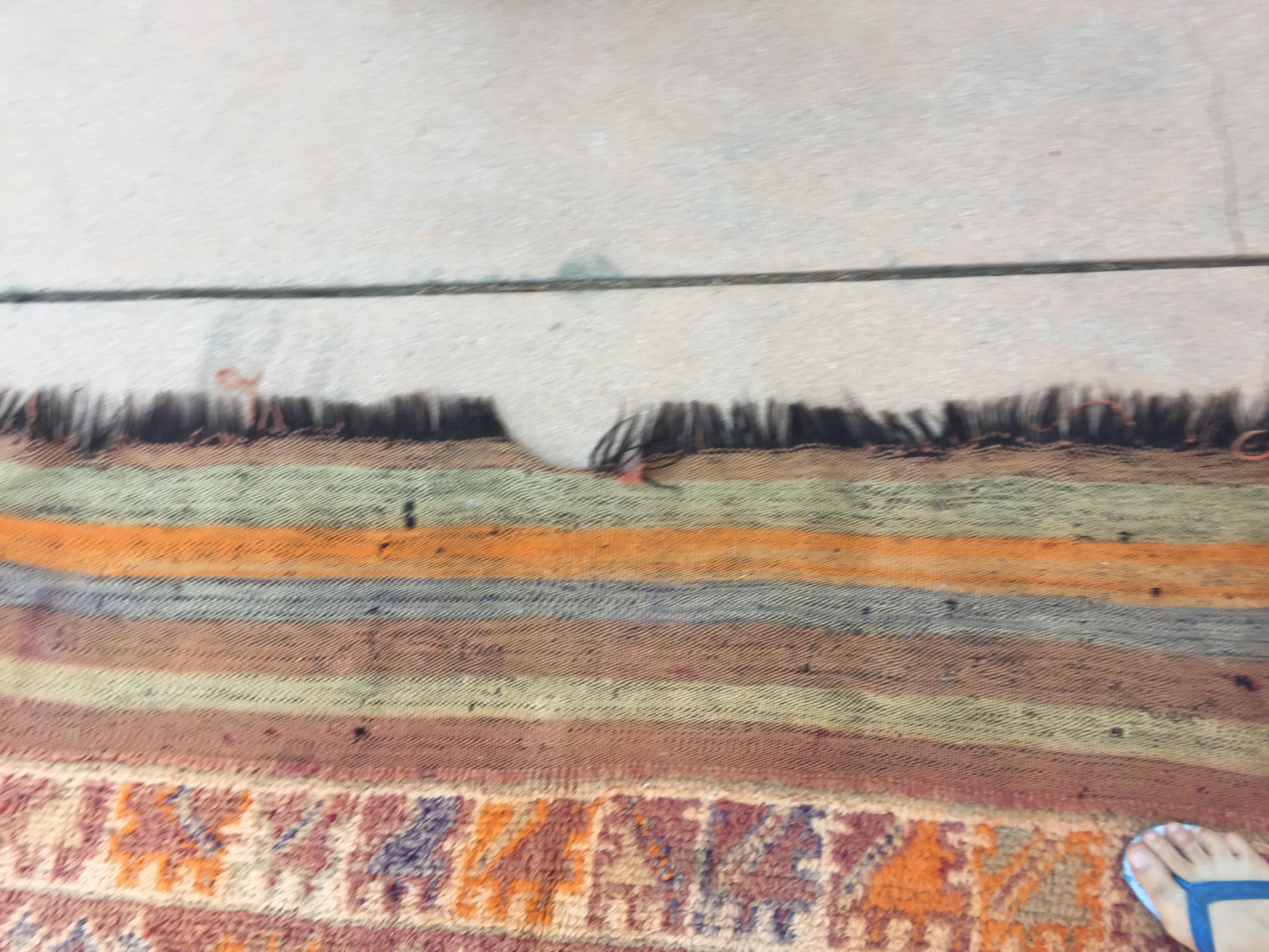 Alfombra bereber marroquí vintage de los años 40 Teñido con vegetales en venta