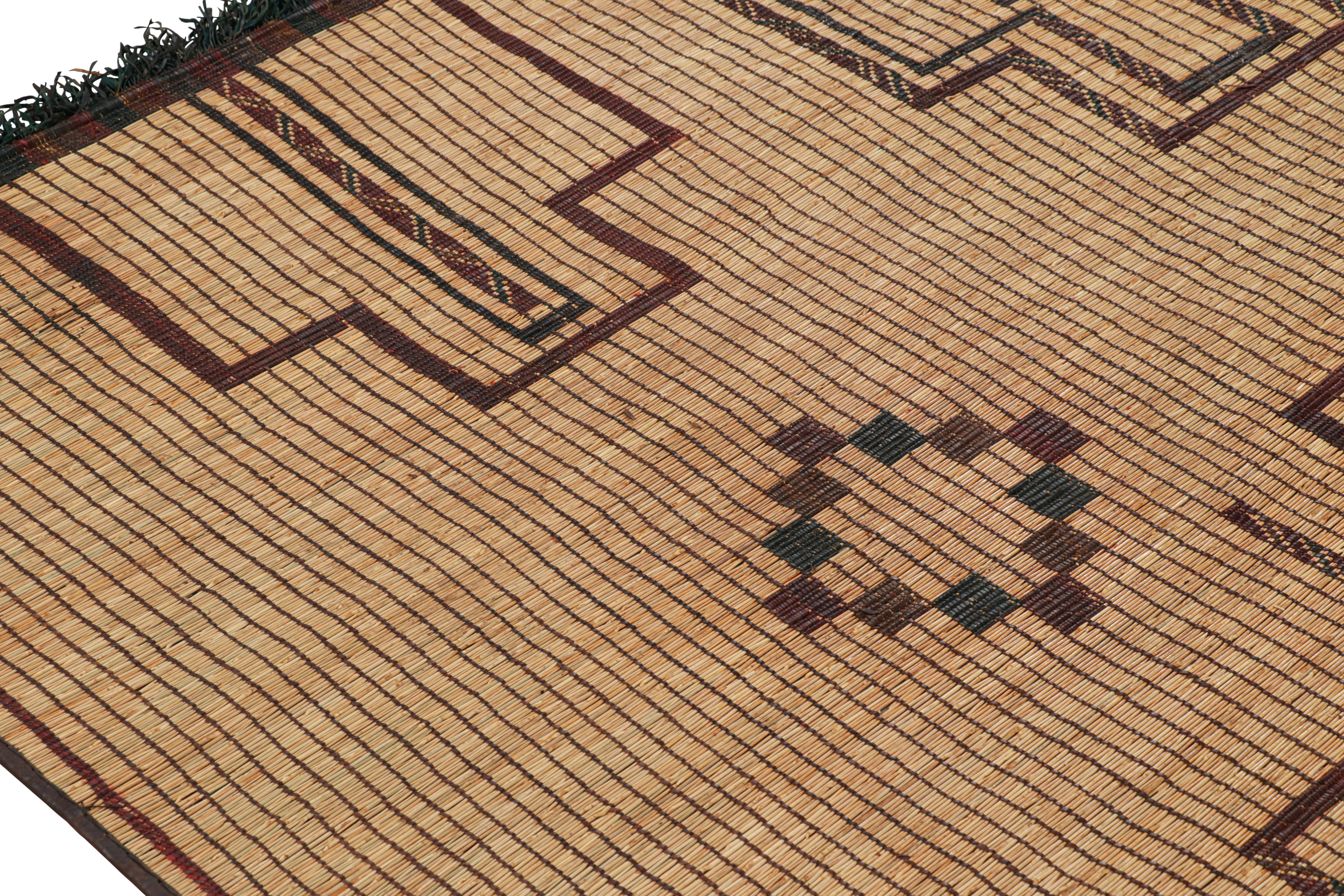 Marokkanische Tuareg-Matte in Beige, mit geometrischem Medaillon, von Rug & Kilim (Handgewebt) im Angebot