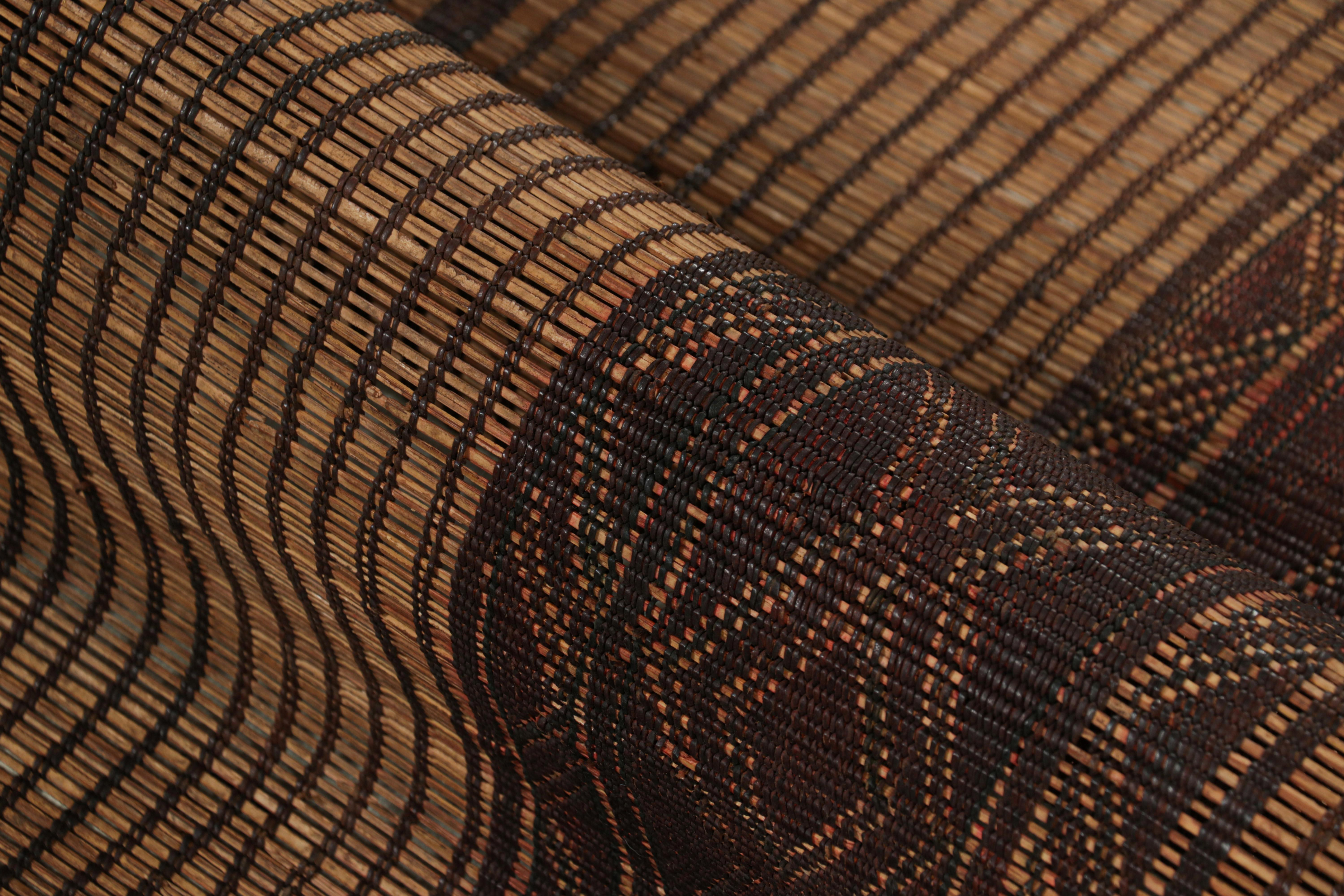 Marokkanische Tuareg-Matte in Beige, mit geometrischen Mustern, von Rug & Kilim im Angebot 1