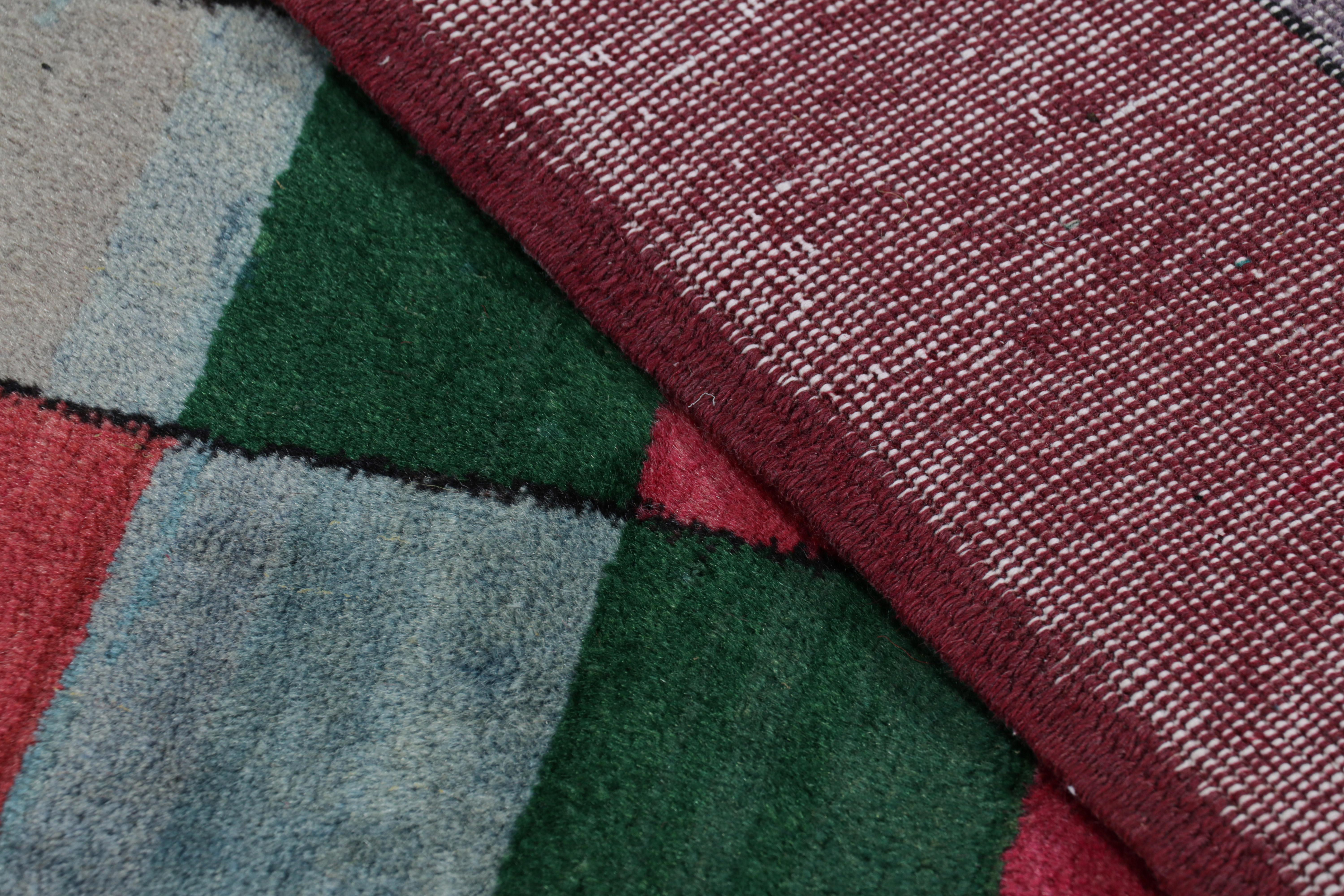 Vintage Zeki Müren Teppich mit polychromen geometrischen Mustern von Rug & Kilim im Angebot 1