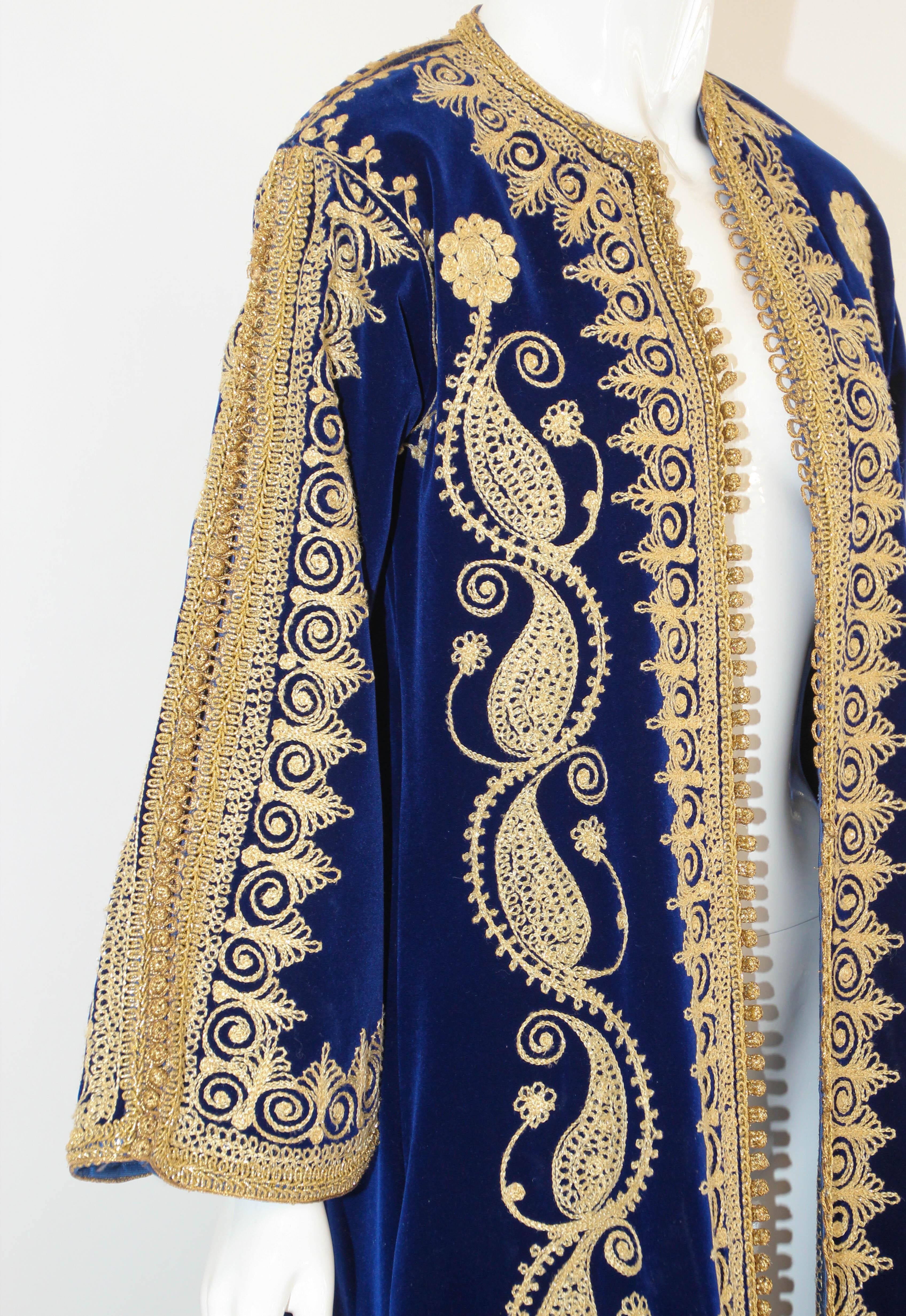 Vintage Moroccan Velvet Kaftan Blue and Gold Embroidered Caftan 1960's For Sale 8