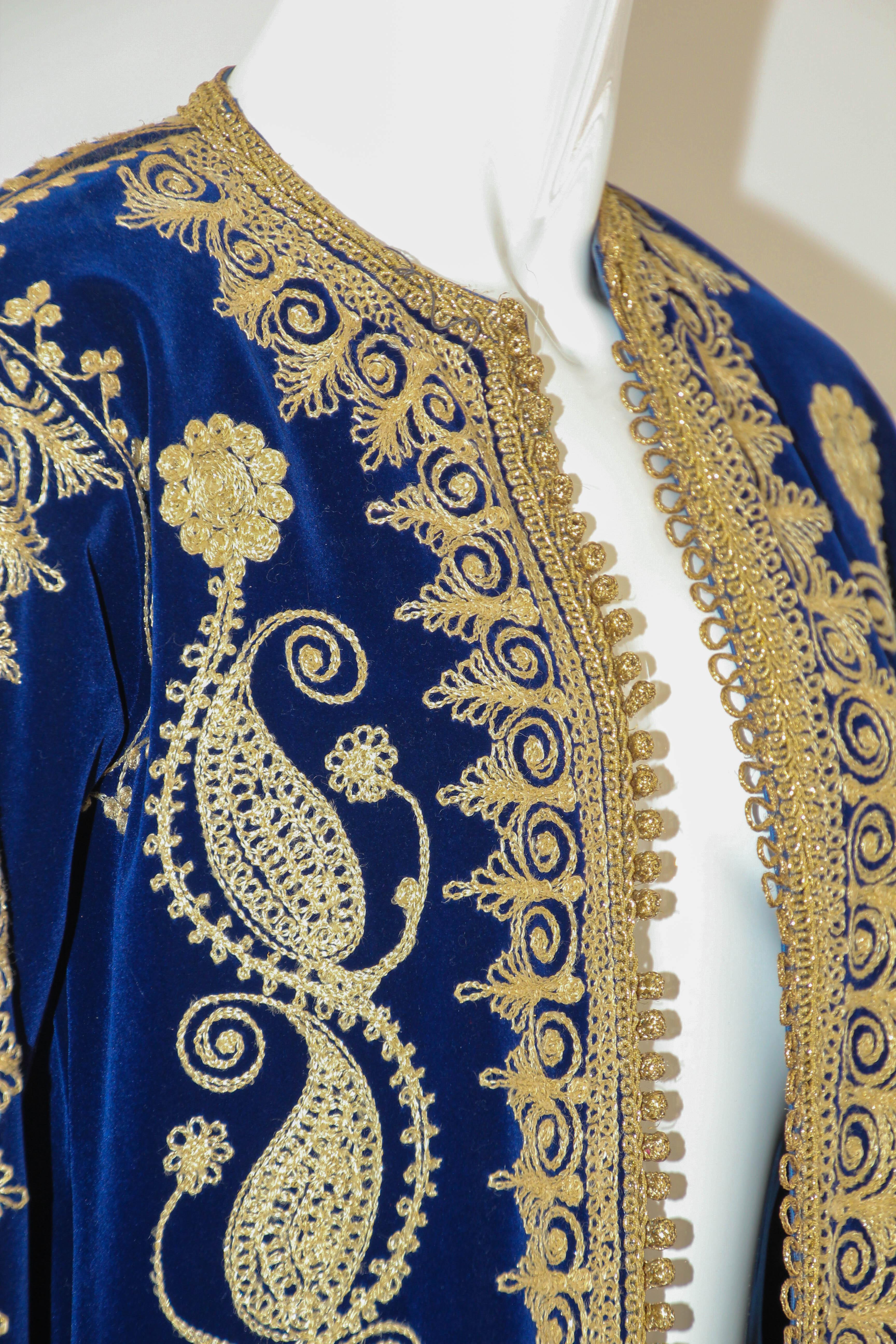 Vintage Moroccan Velvet Kaftan Blue and Gold Embroidered Caftan 1960's For Sale 9