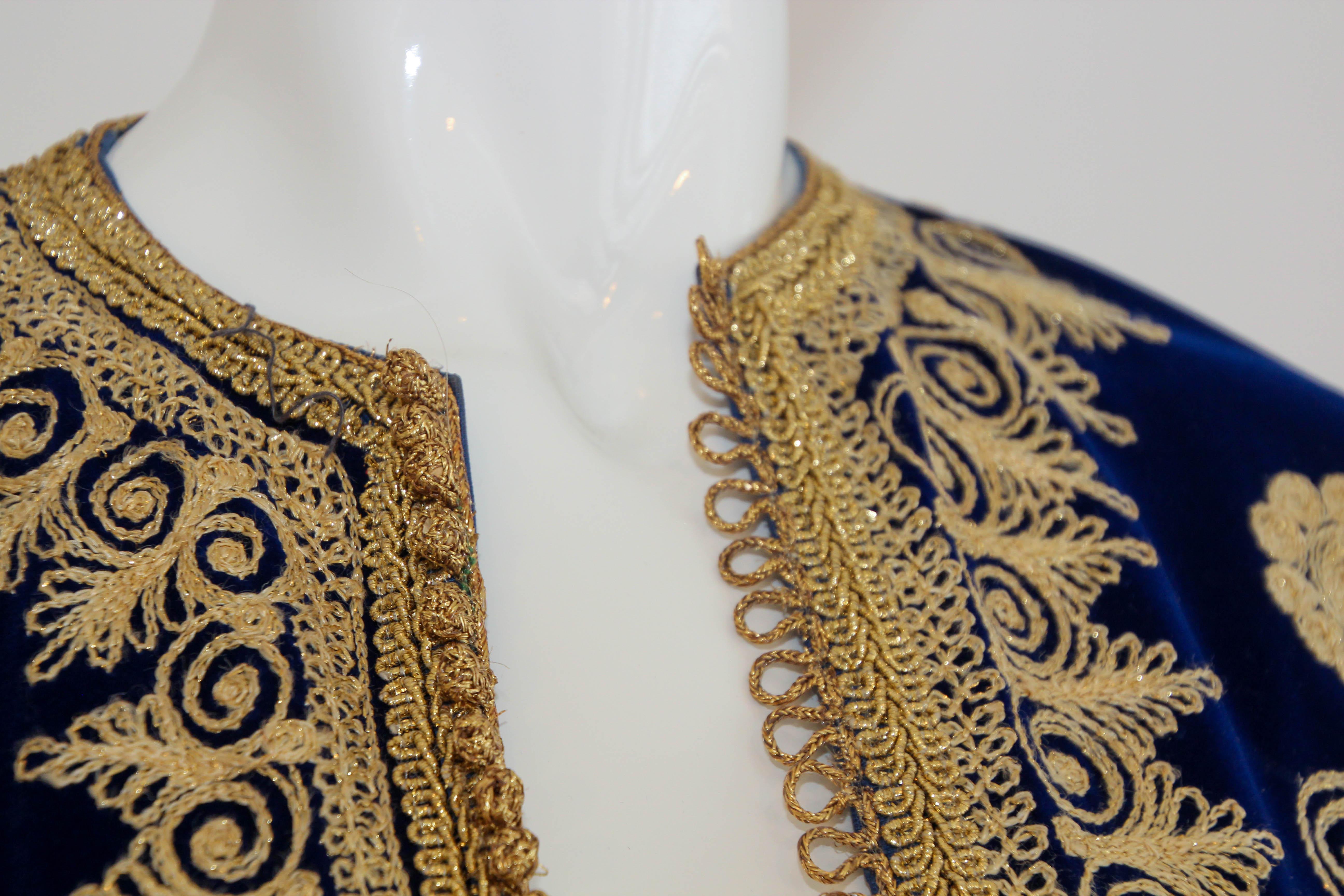 Vintage Moroccan Velvet Kaftan Blue and Gold Embroidered Caftan 1960's For Sale 1