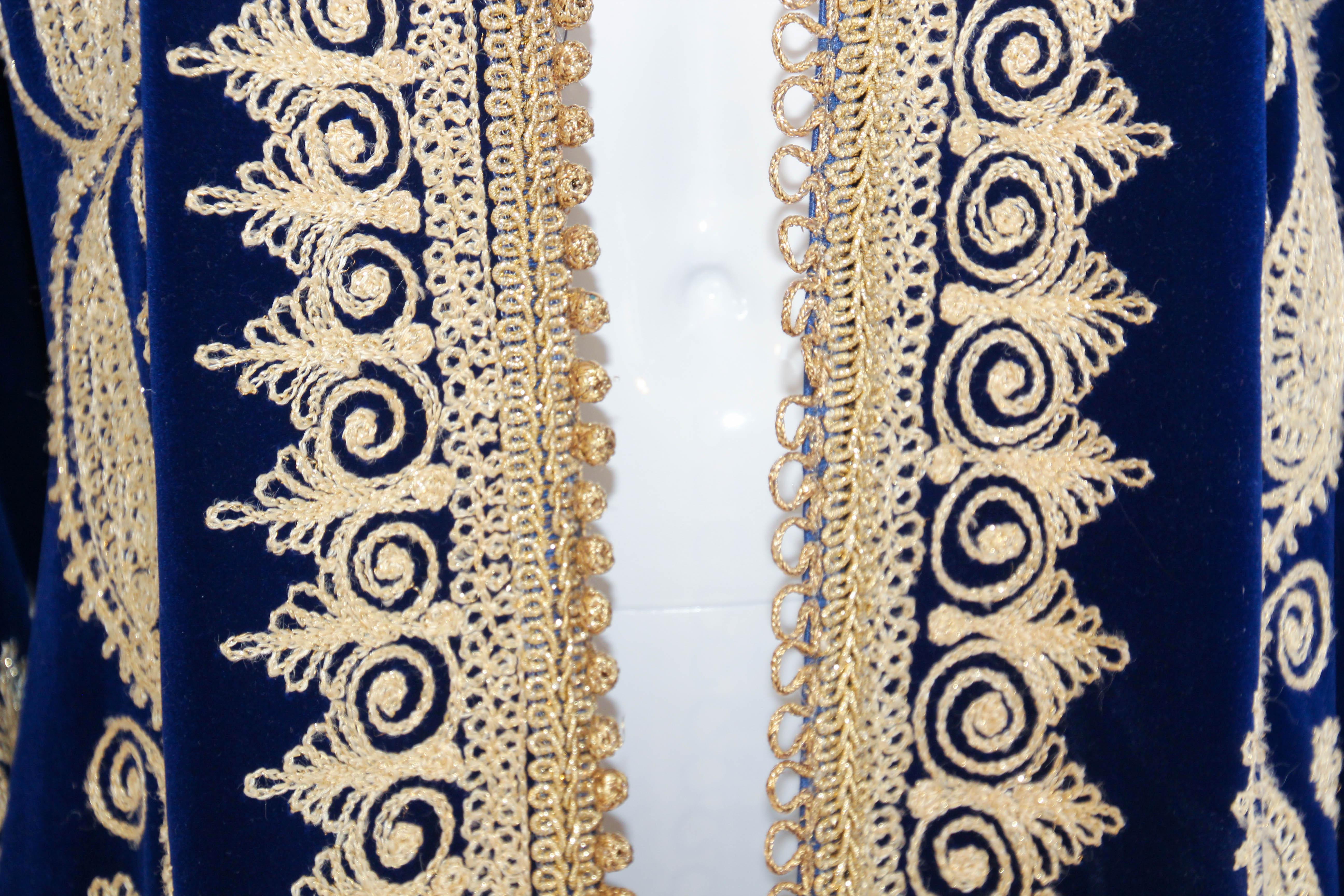 Vintage Moroccan Velvet Kaftan Blue and Gold Embroidered Caftan 1960's For Sale 2