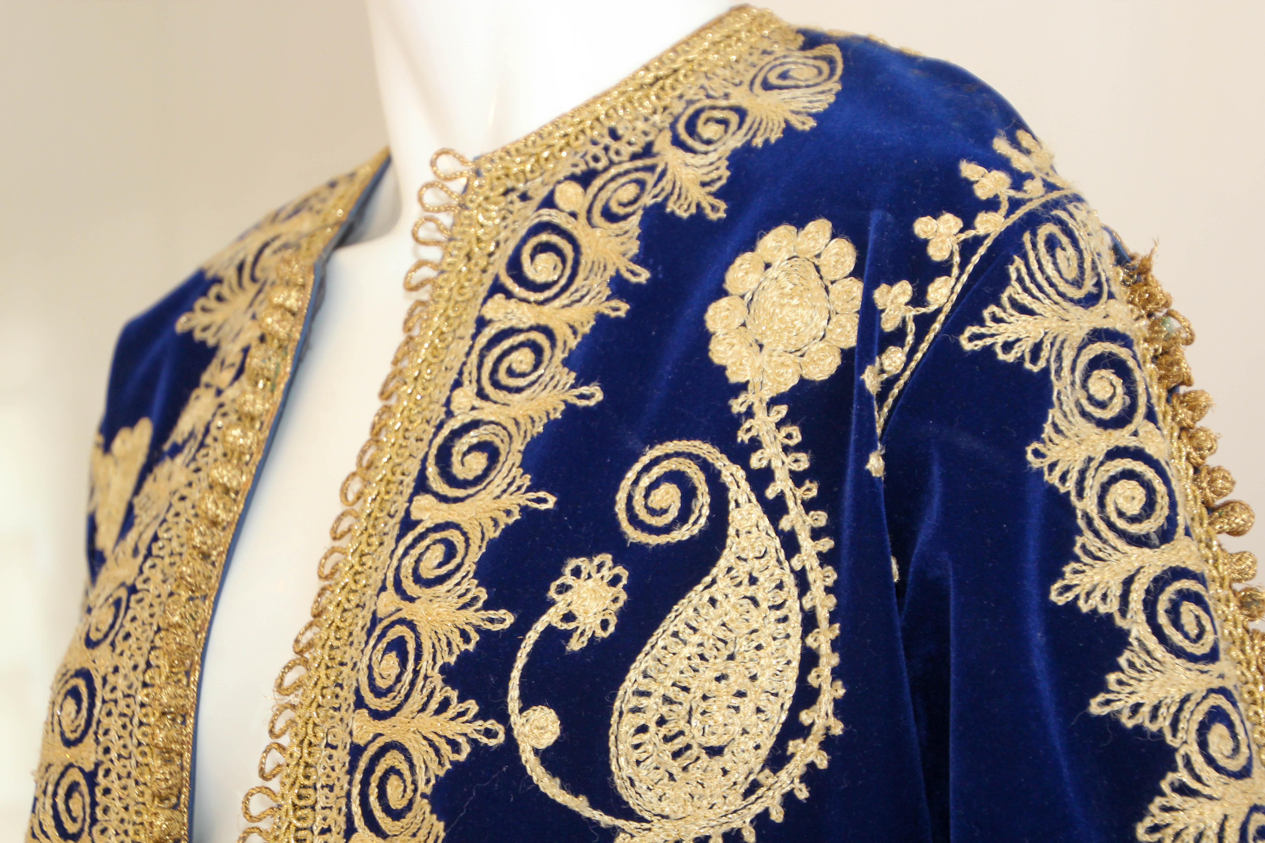 Vintage Moroccan Velvet Kaftan Blue and Gold Embroidered Caftan 1960's For Sale 3