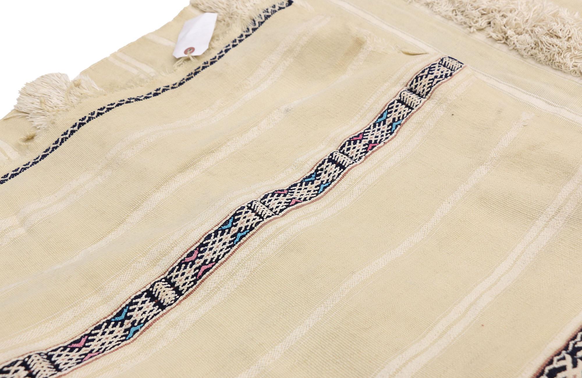 Vintage Moroccan Wedding Blanket, Berber Handira Tamizart In Good Condition For Sale In Dallas, TX