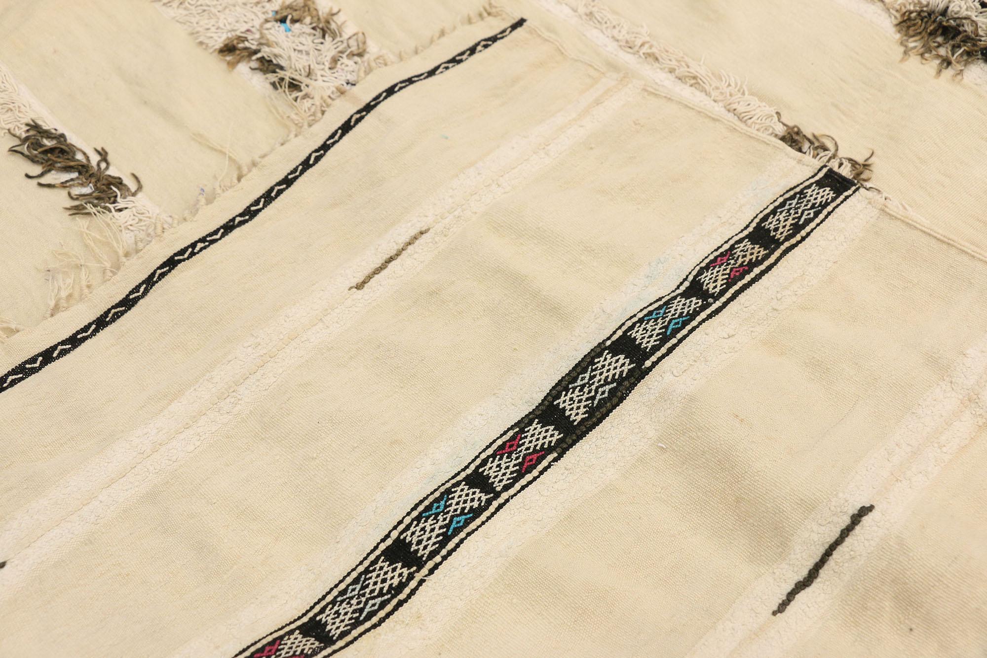 Vintage Moroccan Wedding Blanket, Berber Handira Tamizart In Good Condition In Dallas, TX