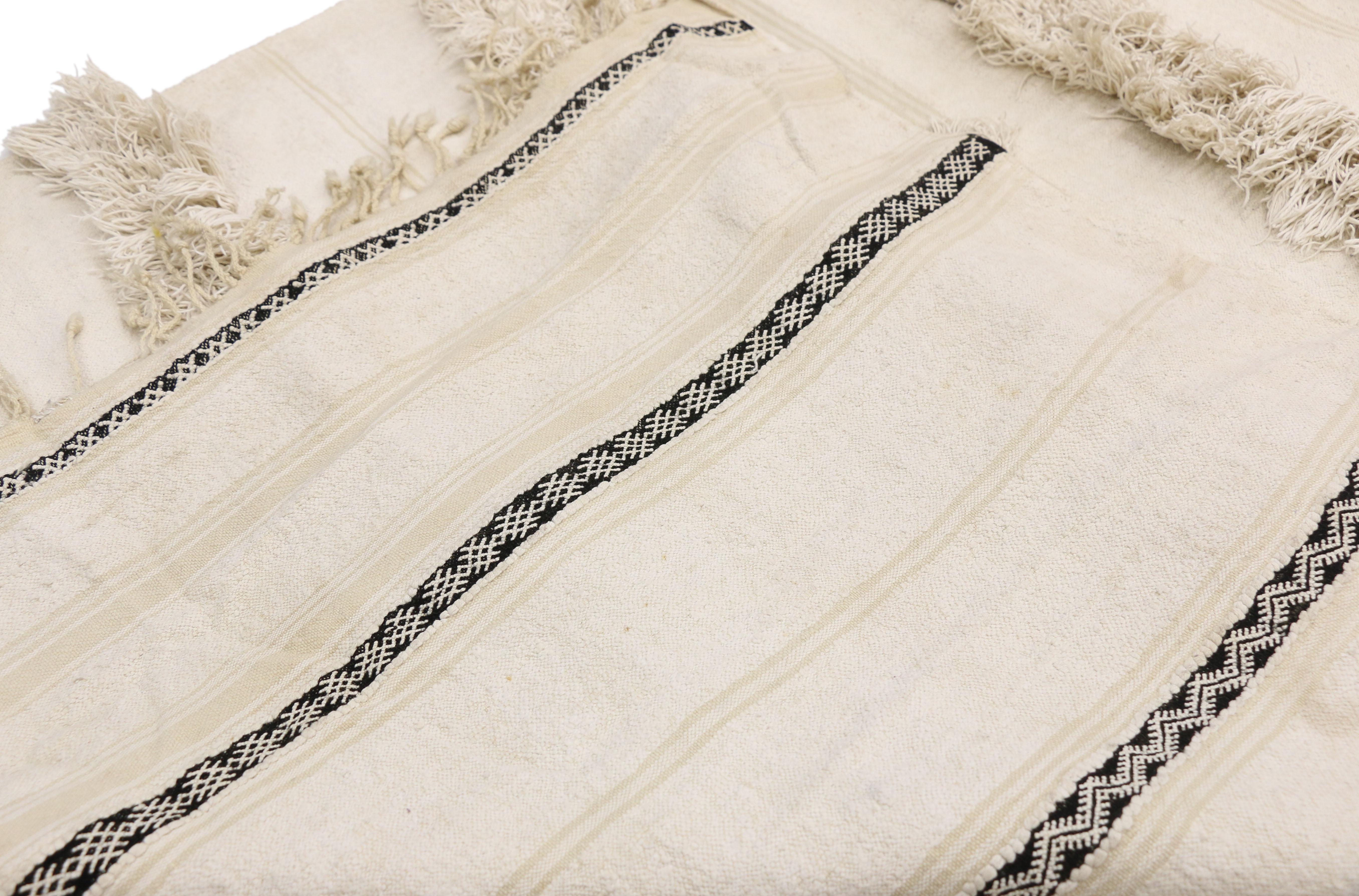 Vintage Moroccan Wedding Blanket, Berber Handira Tamizart In Good Condition In Dallas, TX