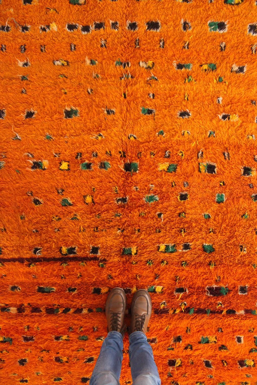 Tapis marocain vintage orange - 6,5 x 10,5 pieds / 198 x320 cm Bon état - En vente à Marrakech, MA