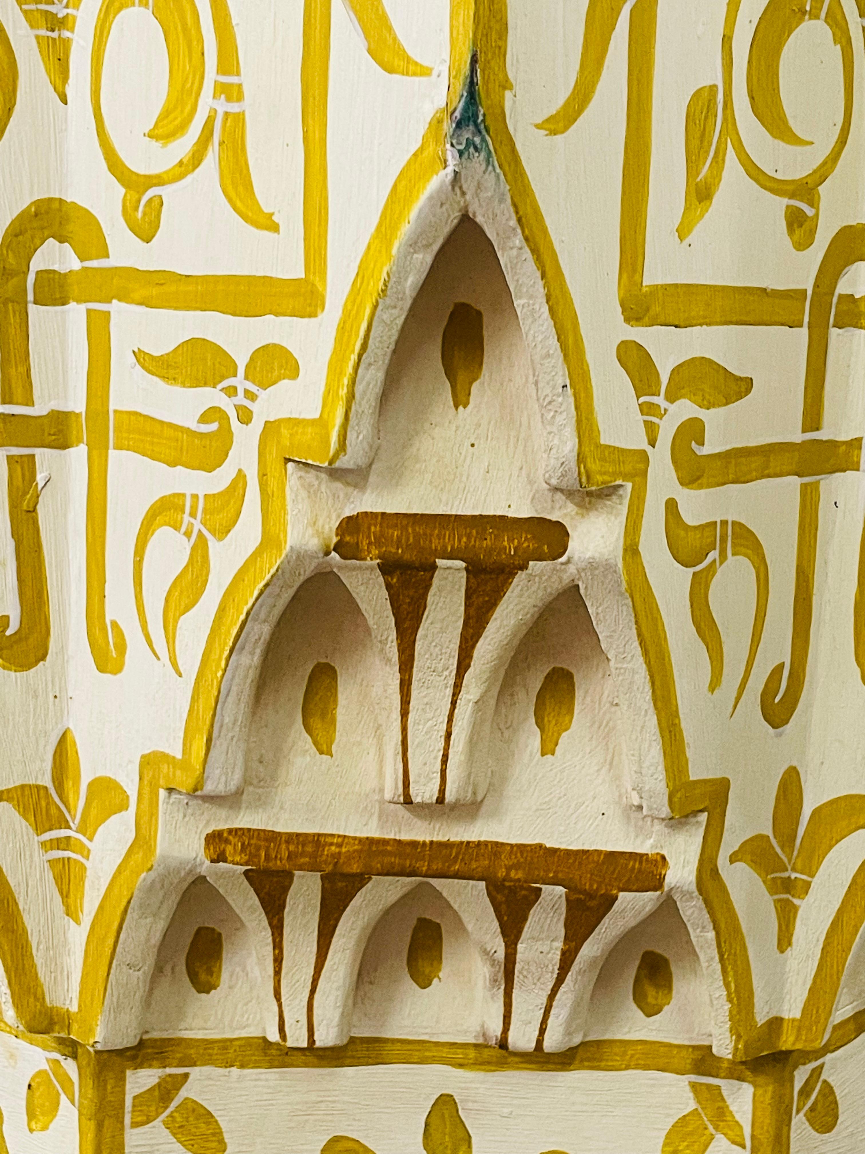 Paire de tables d'appoint ou d'extrémité marocaines vintage jaune et blanche en forme d'étoile, en forme d'étoile en vente 8