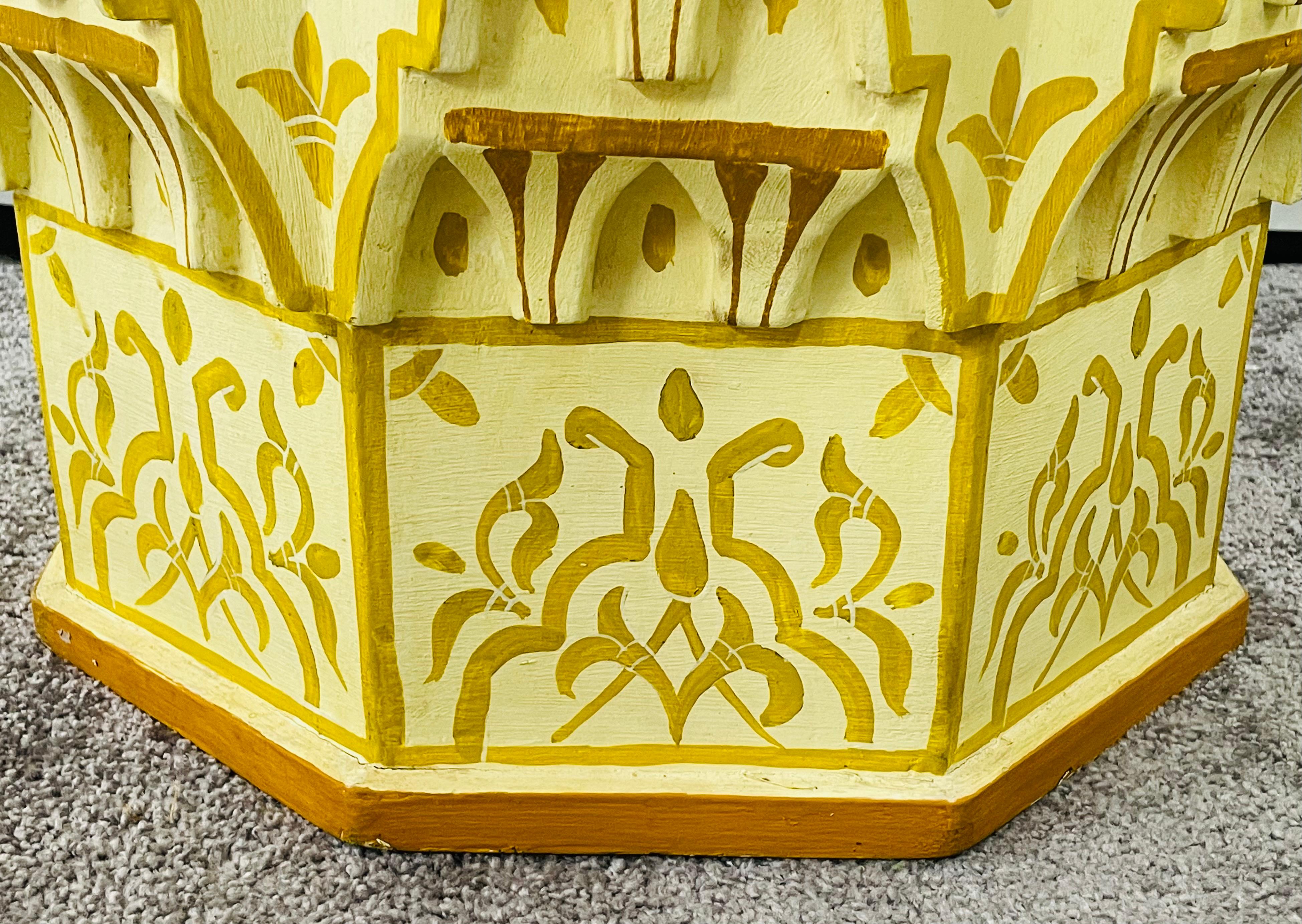 Paire de tables d'appoint ou d'extrémité marocaines vintage jaune et blanche en forme d'étoile, en forme d'étoile en vente 10