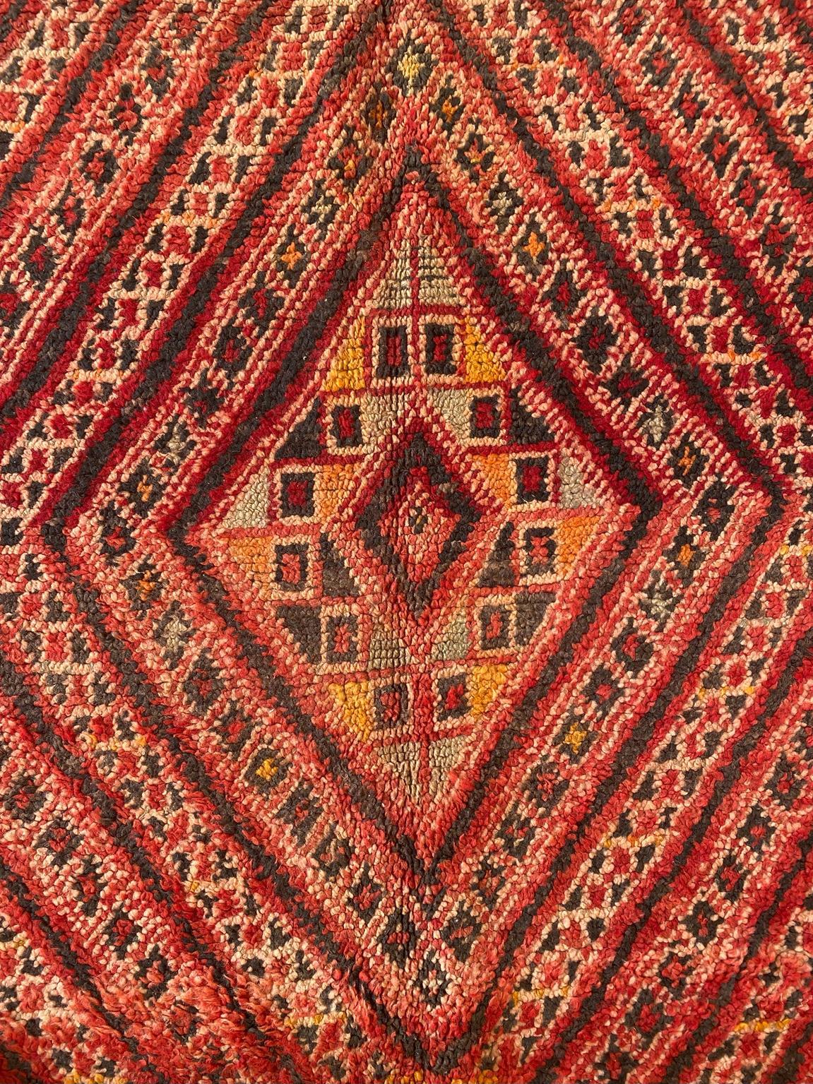 Tapis marocain vintage Zayane - Rouge - 6.7x11.3feet / 205x344cm en vente 2