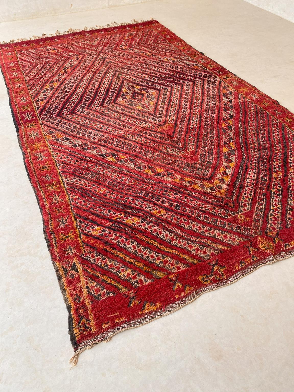 Tribal Tapis marocain vintage Zayane - Rouge - 6.7x11.3feet / 205x344cm en vente