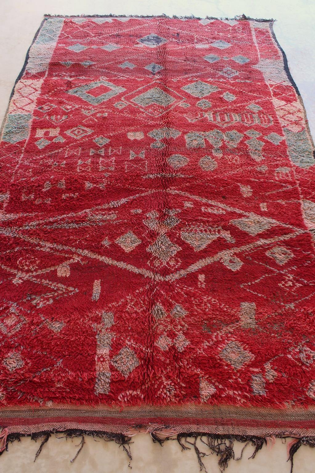 Marokkanischer Zayane-Teppich im Vintage-Stil - Rot/Grün - 7x12feet / 213x365cm (20. Jahrhundert) im Angebot