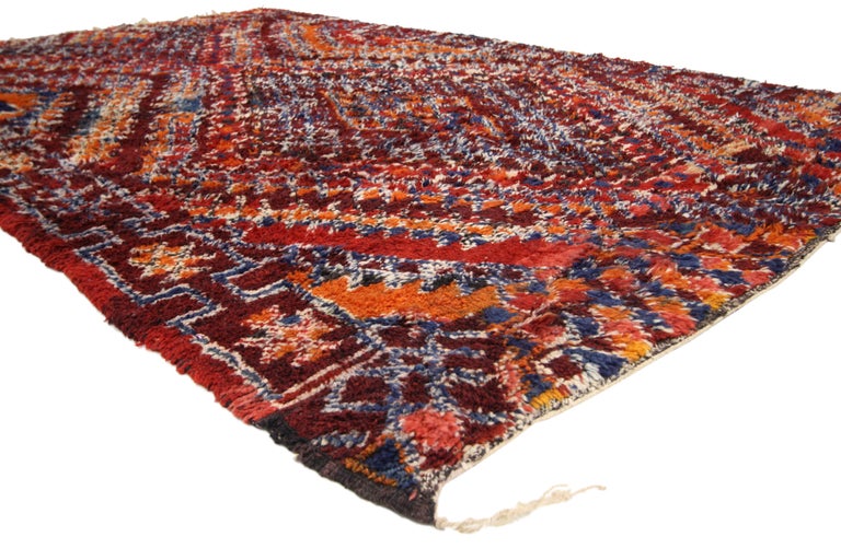 20687, vintage Moroccan Zayane rug with Tribal style, colorful Moroccan Berber carpet. With an eye-catching pattern and bold autumn colors, this hand knotted wool vintage Berber Zayane Moroccan draws the viewer in to an alternative reality. It