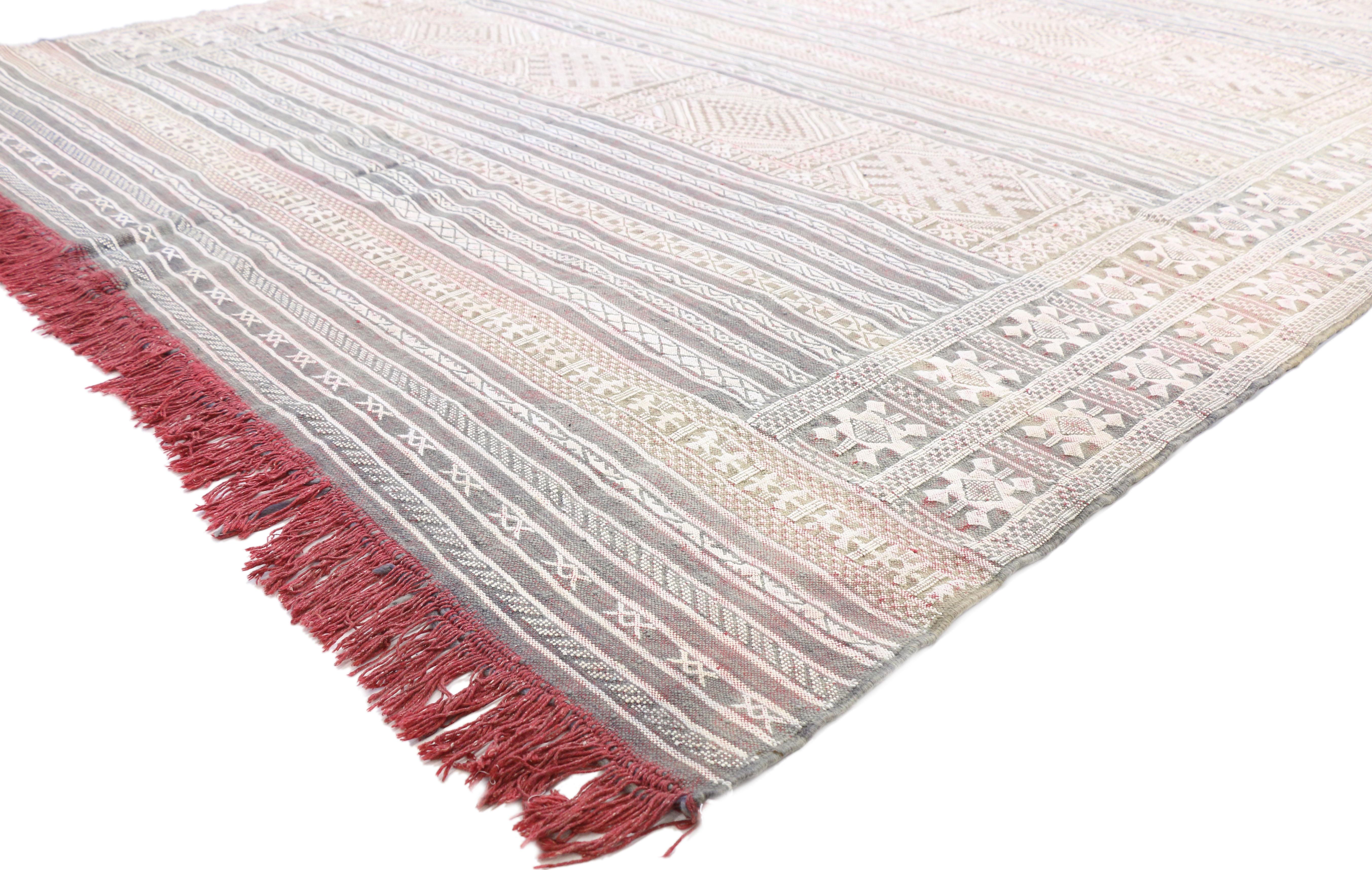 20782, vintage Moroccan Zemmour Berber Kilim area rug with Bohemian Tribal style. This handwoven wool vintage Moroccan Zemmour Berber Kilim rug features an all-over geometric pattern. It beautifully displays alternating rows of wide bands and