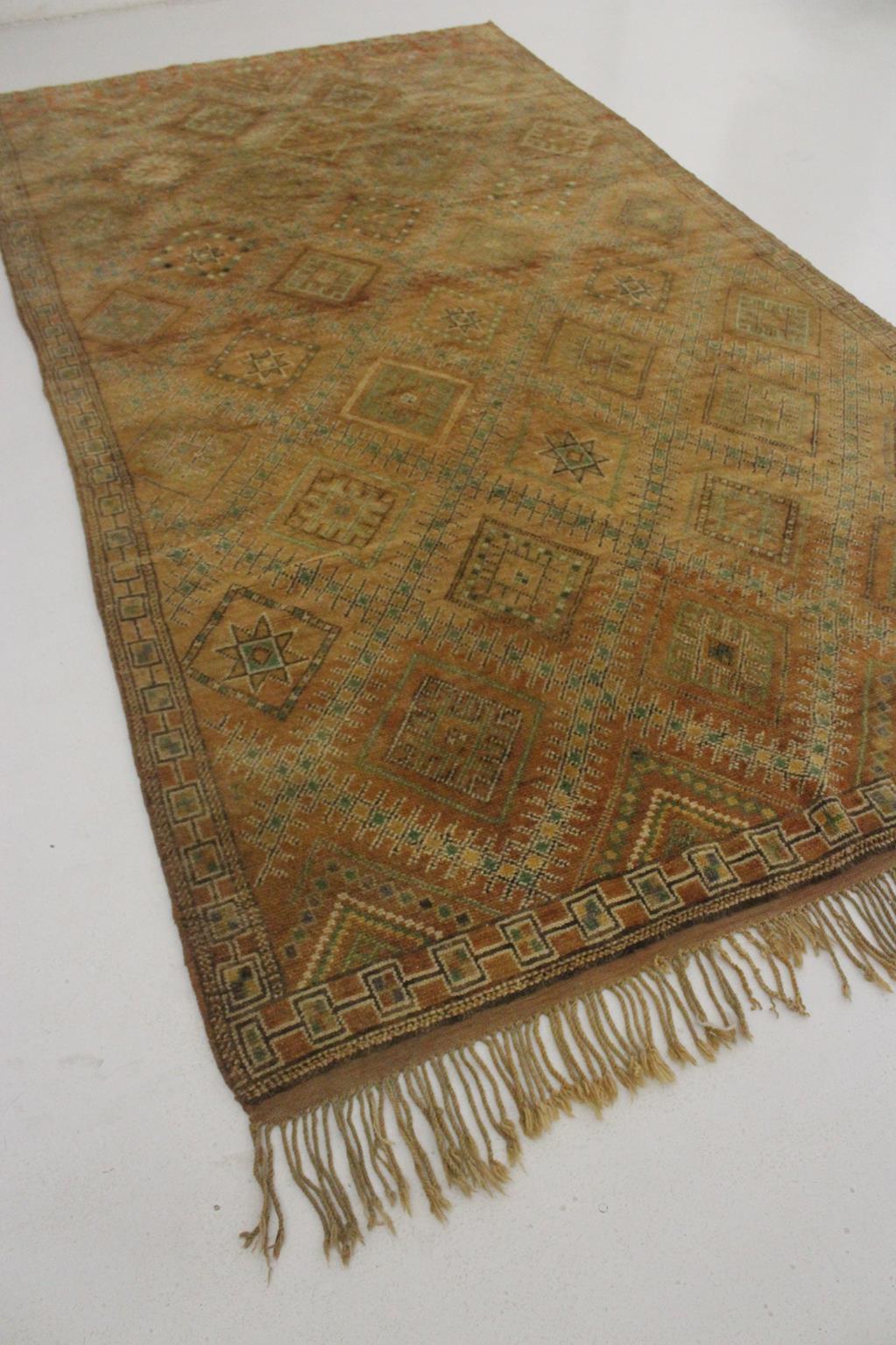 Vintage Moroccan Zemmour rug - Ochre - 6x11.3feet / 185x345cm For Sale 4