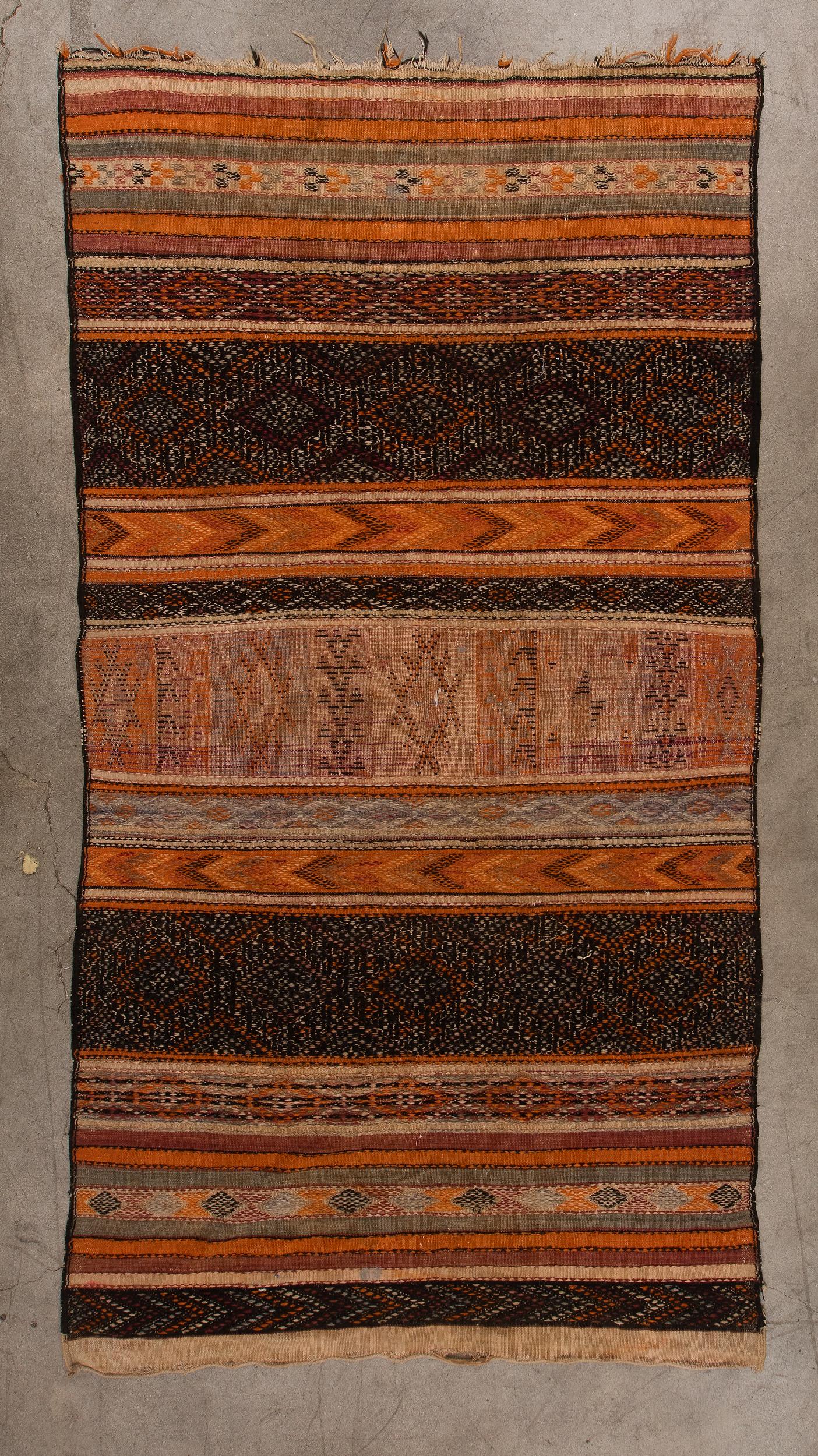 Vintage Moroccan Zemour Flatweave Rug - Earth Tones, Brown, Orange For Sale 3