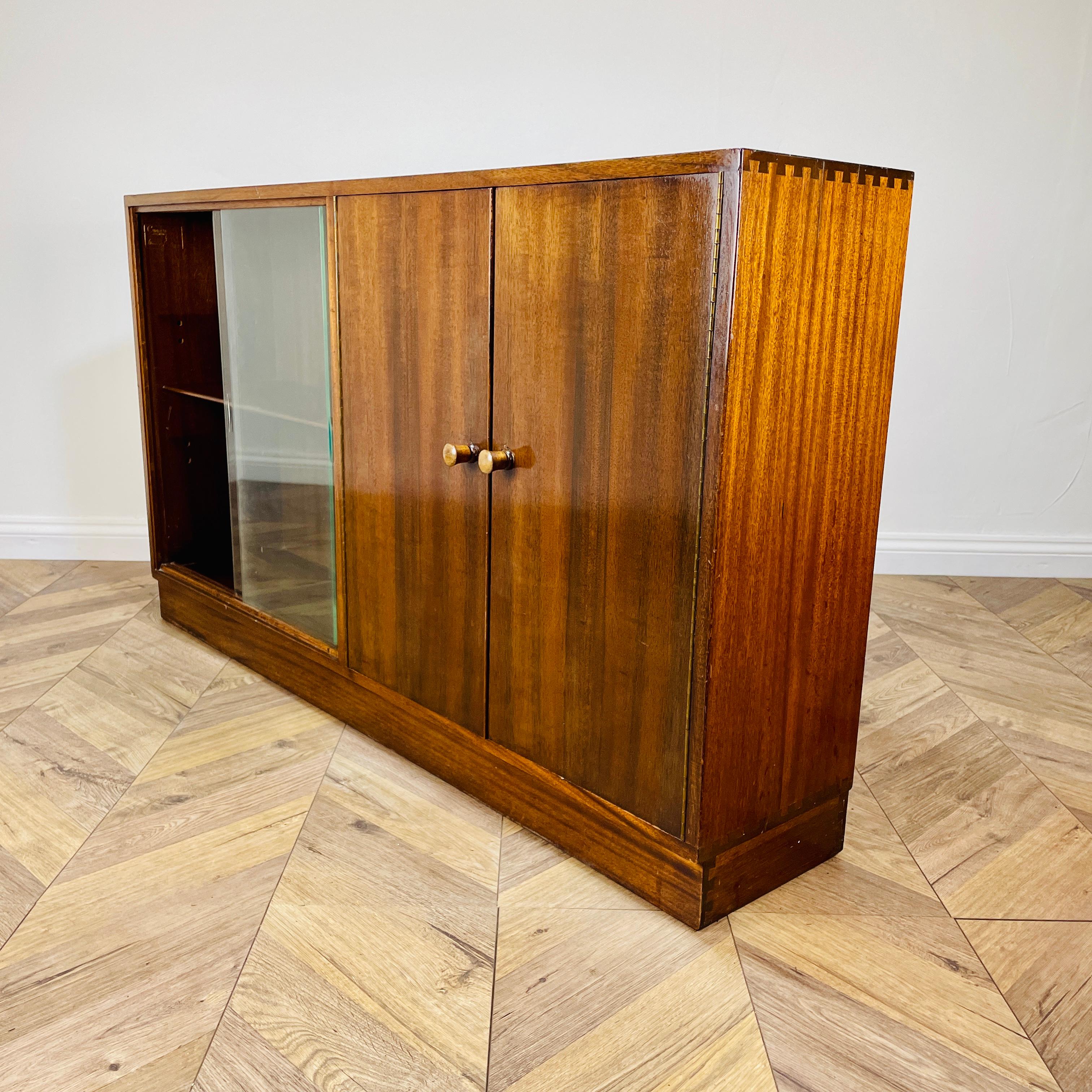 Vintage Morris of Glasgow, Cumbrae Range Display Cabinet, 1950s In Good Condition In Ely, GB