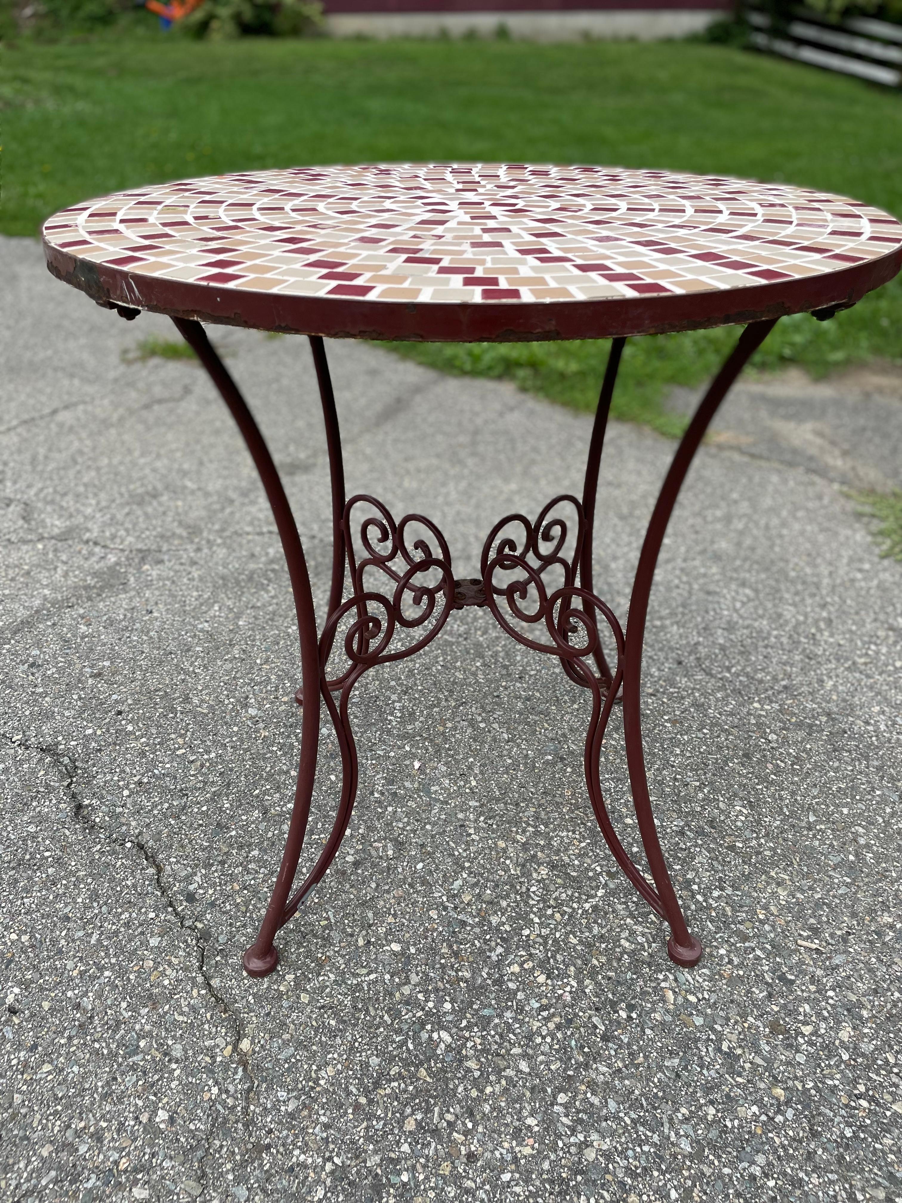 Vintage Mosaik ein Kachel Top Tisch im Zustand „Gut“ im Angebot in Cumberland, RI