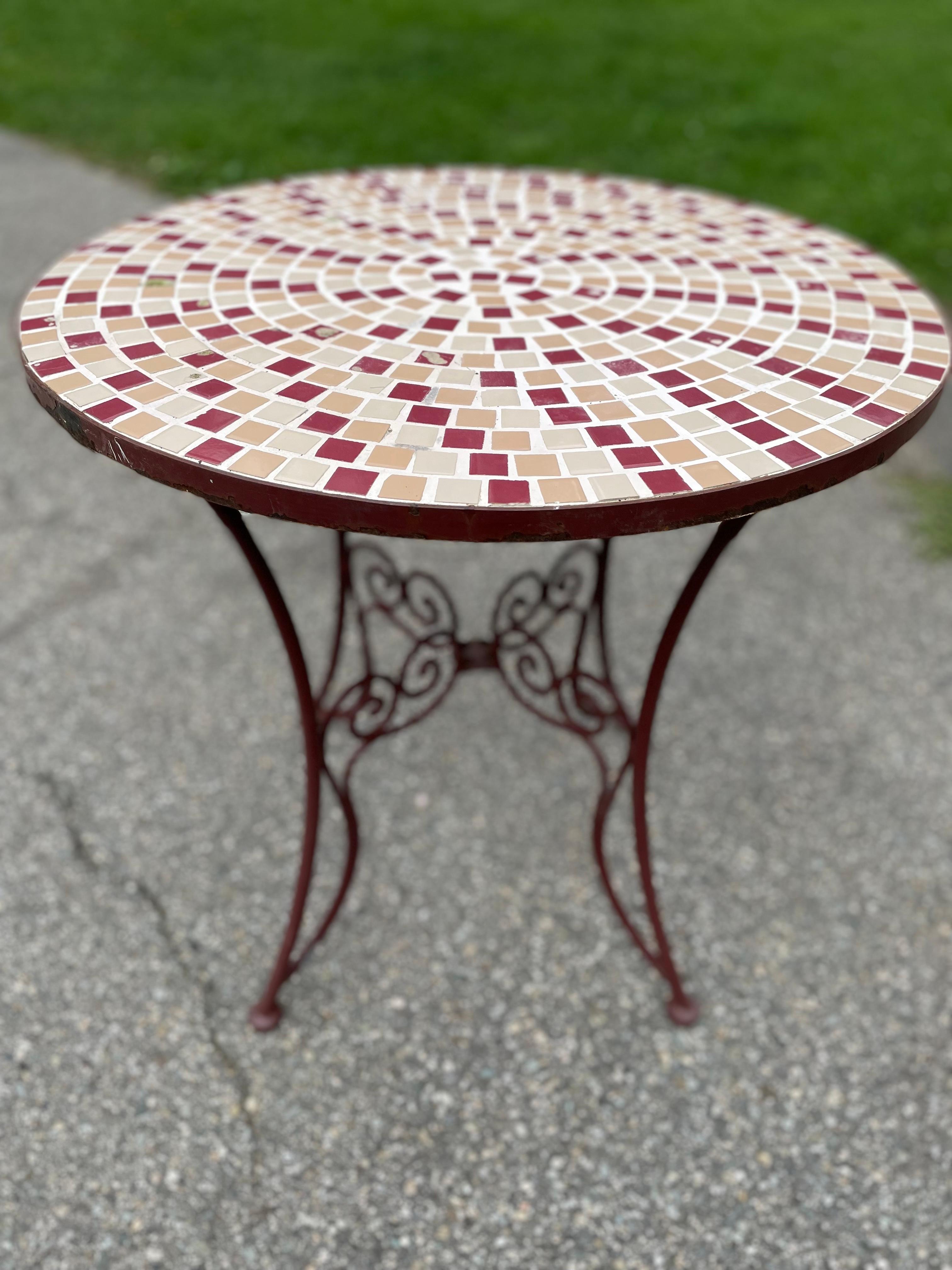 Vintage Mosaic a Tile Top Table In Good Condition For Sale In Cumberland, RI