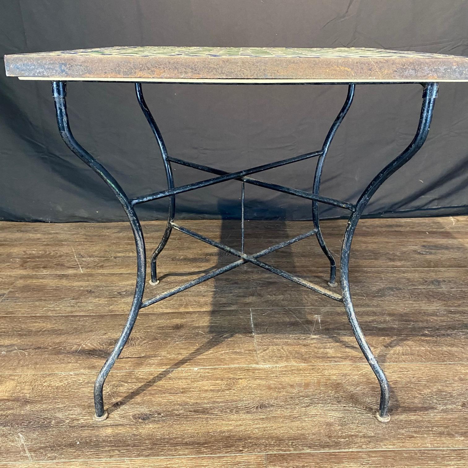 Céramique Table d'appoint bistro vintage en mosaïque avec carreaux du 19ème siècle en vente