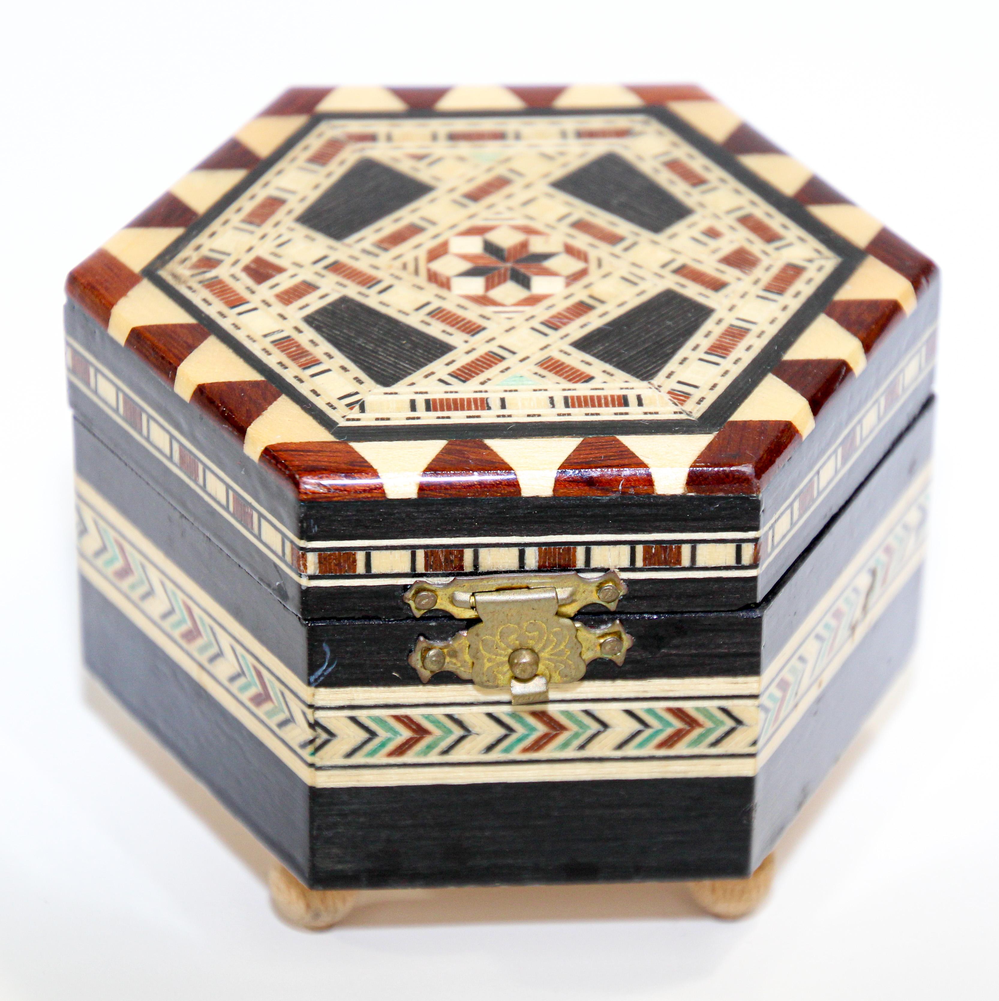 Exquisite handcrafted vintage Middle Eastern style mosaic marquetry inlaid walnut wood footed music box.
Handcrafted in Spain in the Moorish Syrian style with red velvet lined and a mirror.
Decorative Spanish inlaid Marquetry trinket box intricately
