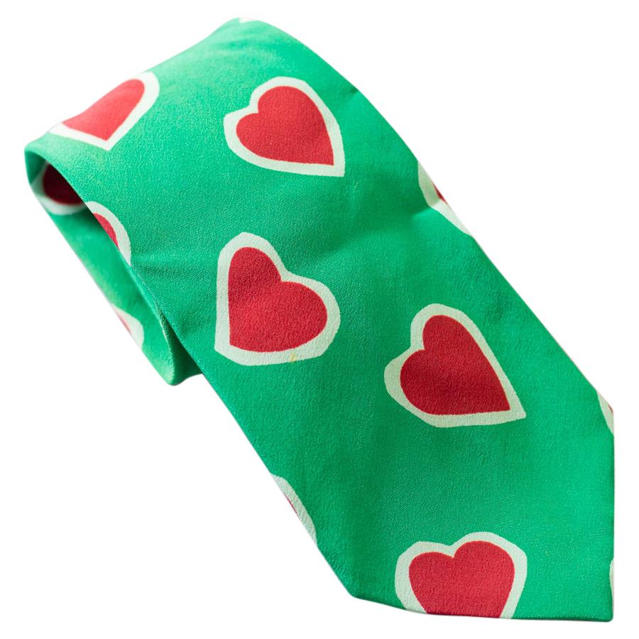 Vintage Moschino 100% silk tie with red hearts For Sale