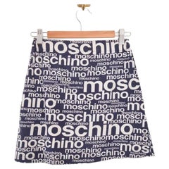 Mini-jupe vintage Moschino à imprimé « Off Key » et taille haute avec logo (années 1990)
