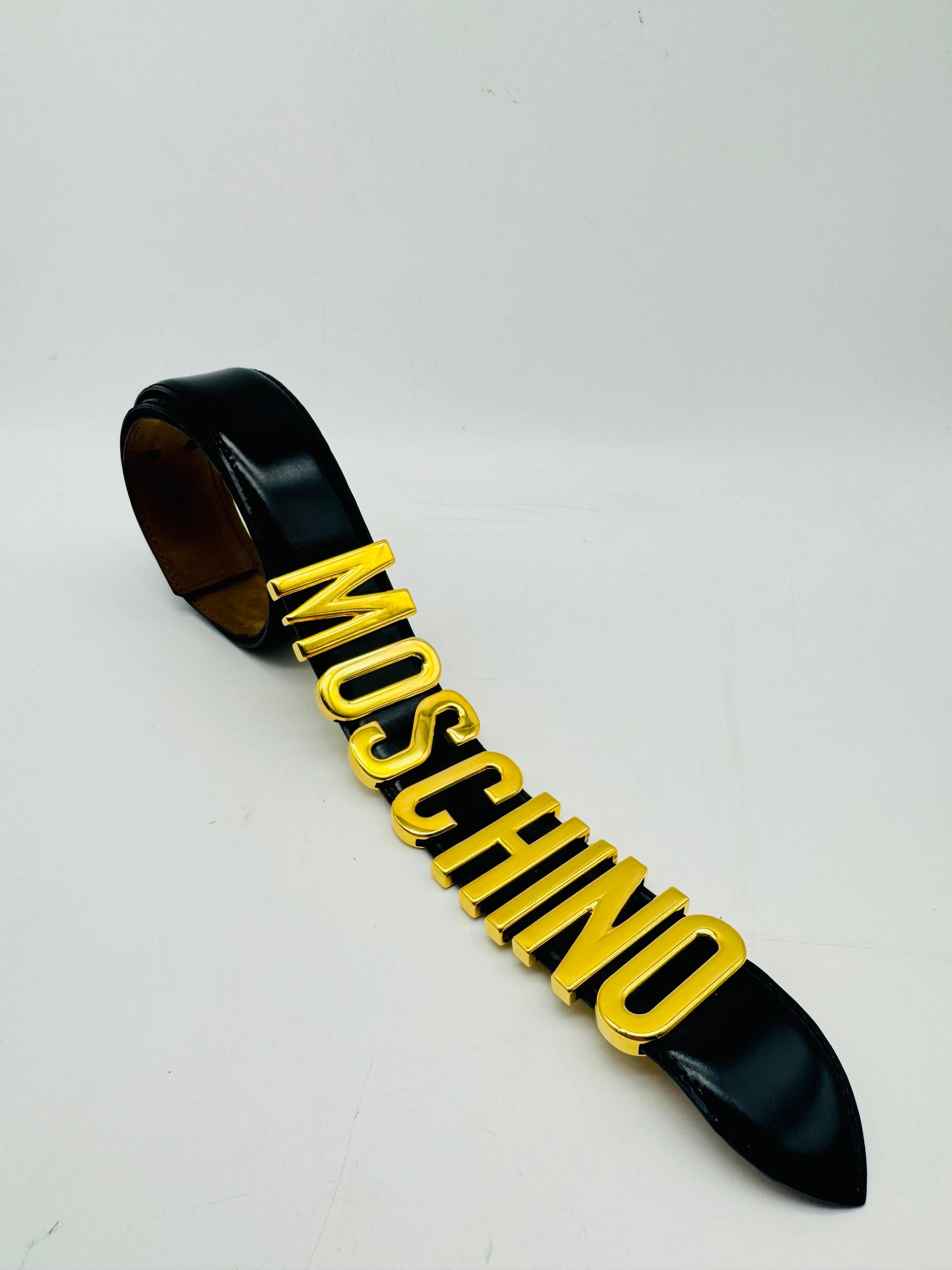 Black Vintage Moschino belt classic Redwall black For Sale