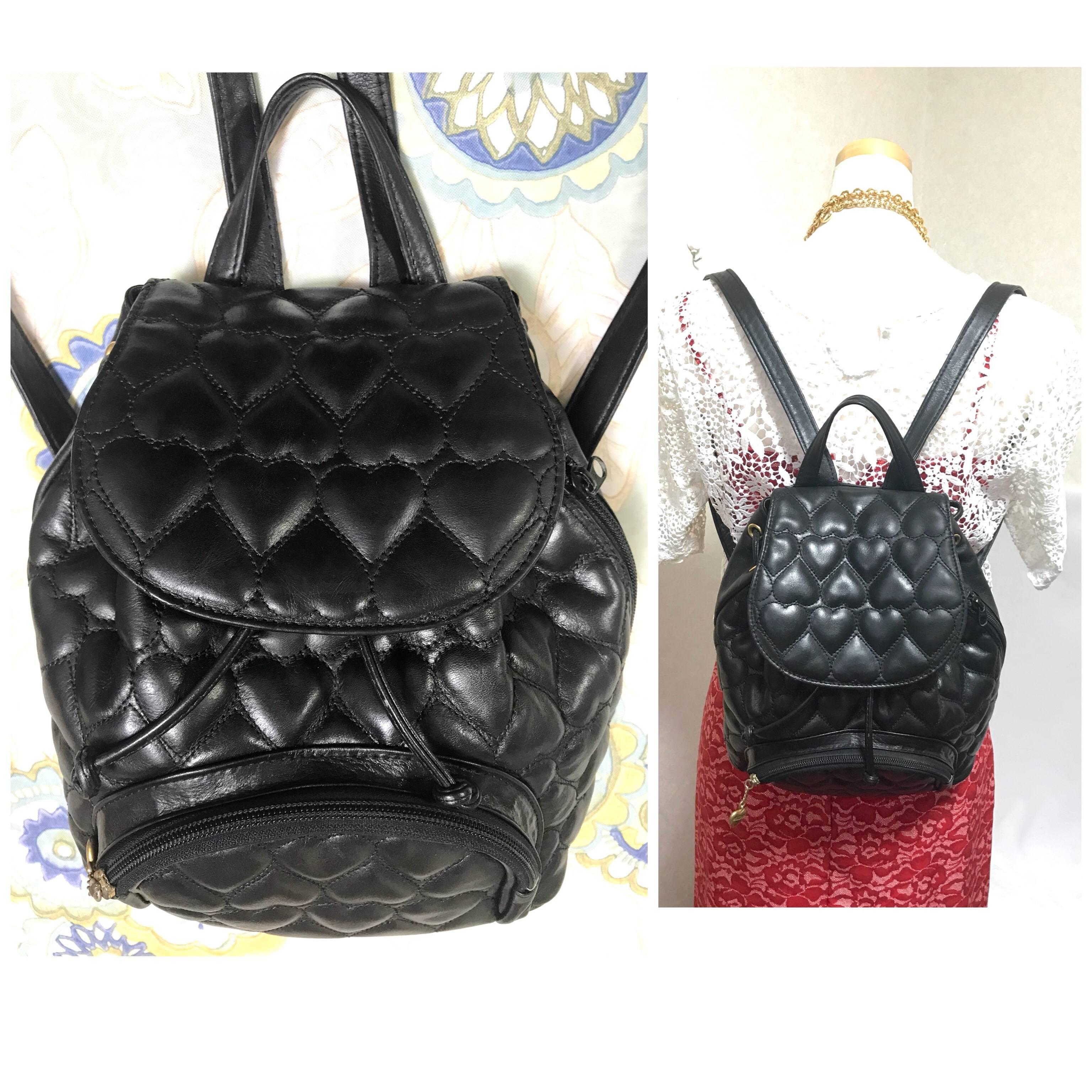 1990s. Vintage MOSCHINO black heart quilted leather backpack with golden heart logo motif. Perfect daily bag.

Introducing another unique and rare vintage piece from MOSCHINO back in the 90's.
Featuring heart stitch quiltings all over.
A gold tone